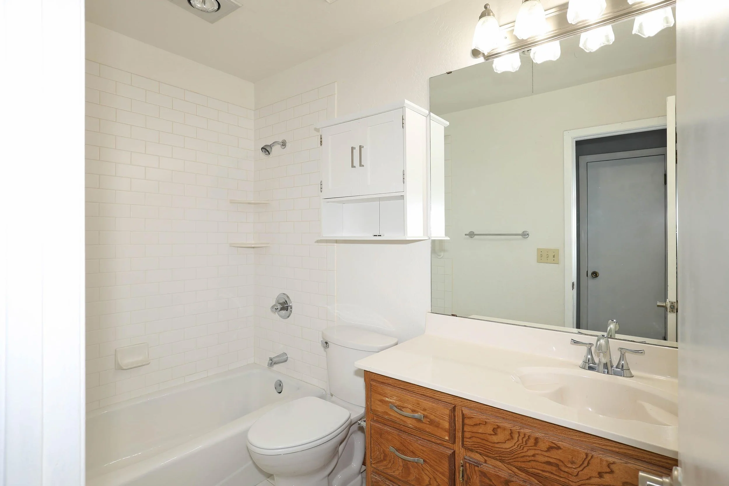 22-Bathroom.jpg