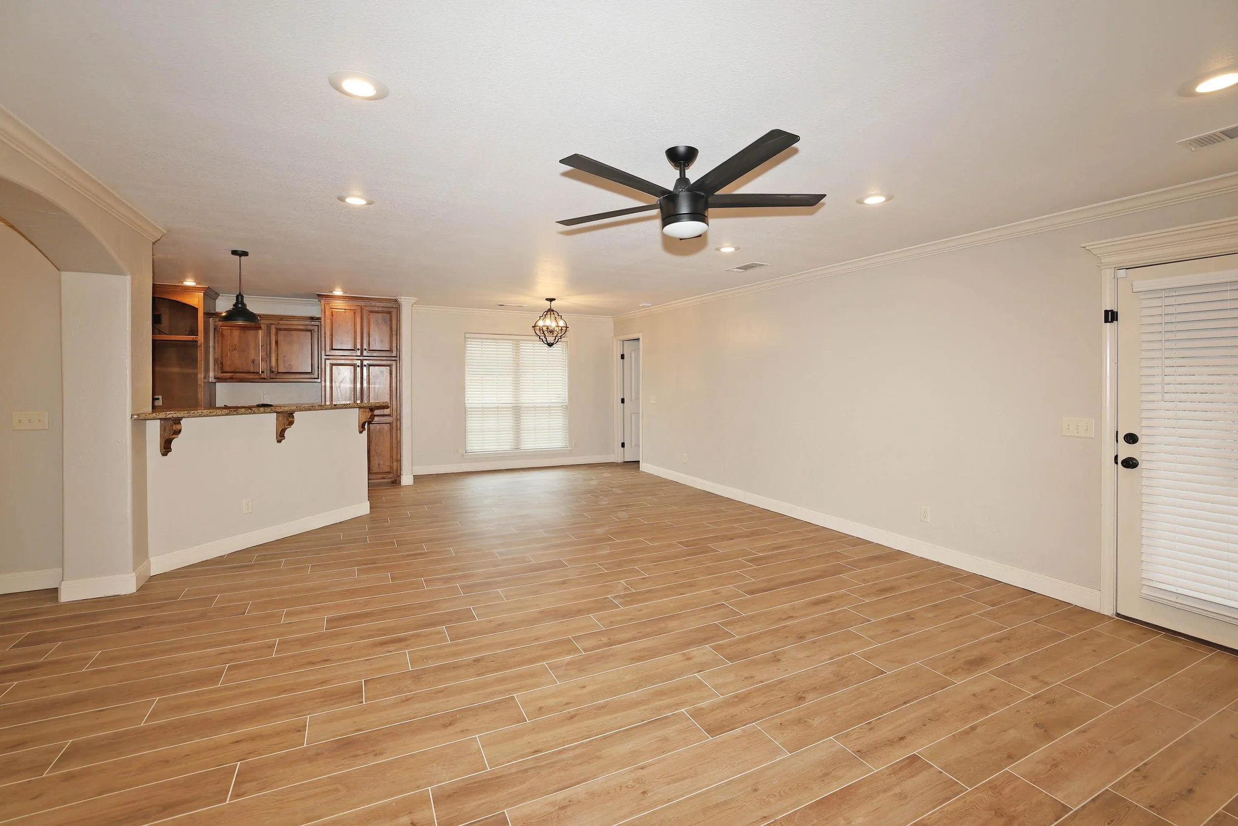6-Living Area.jpg