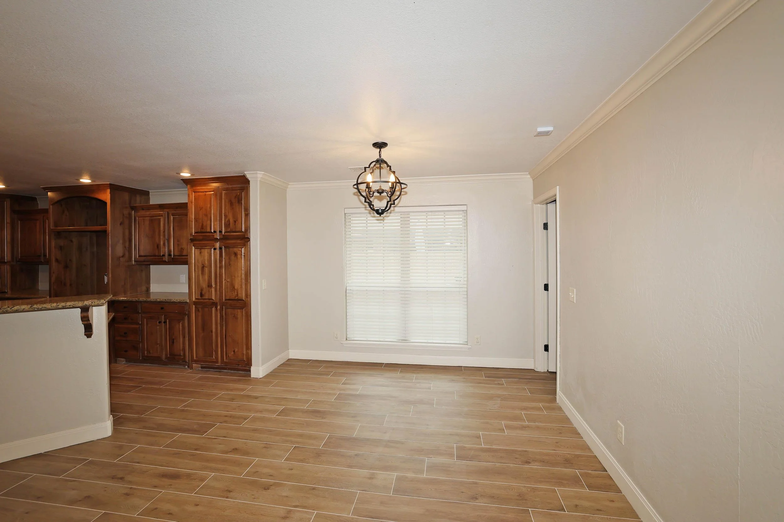 7-Dining Area.jpg