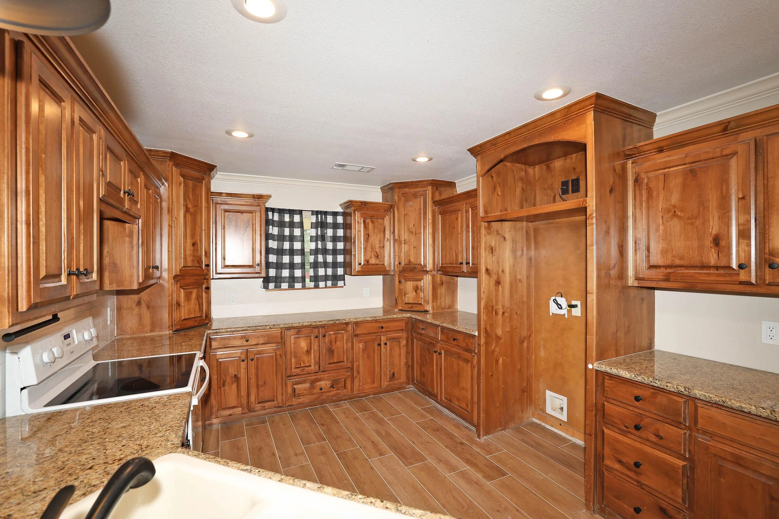 11-Kitchen.jpg