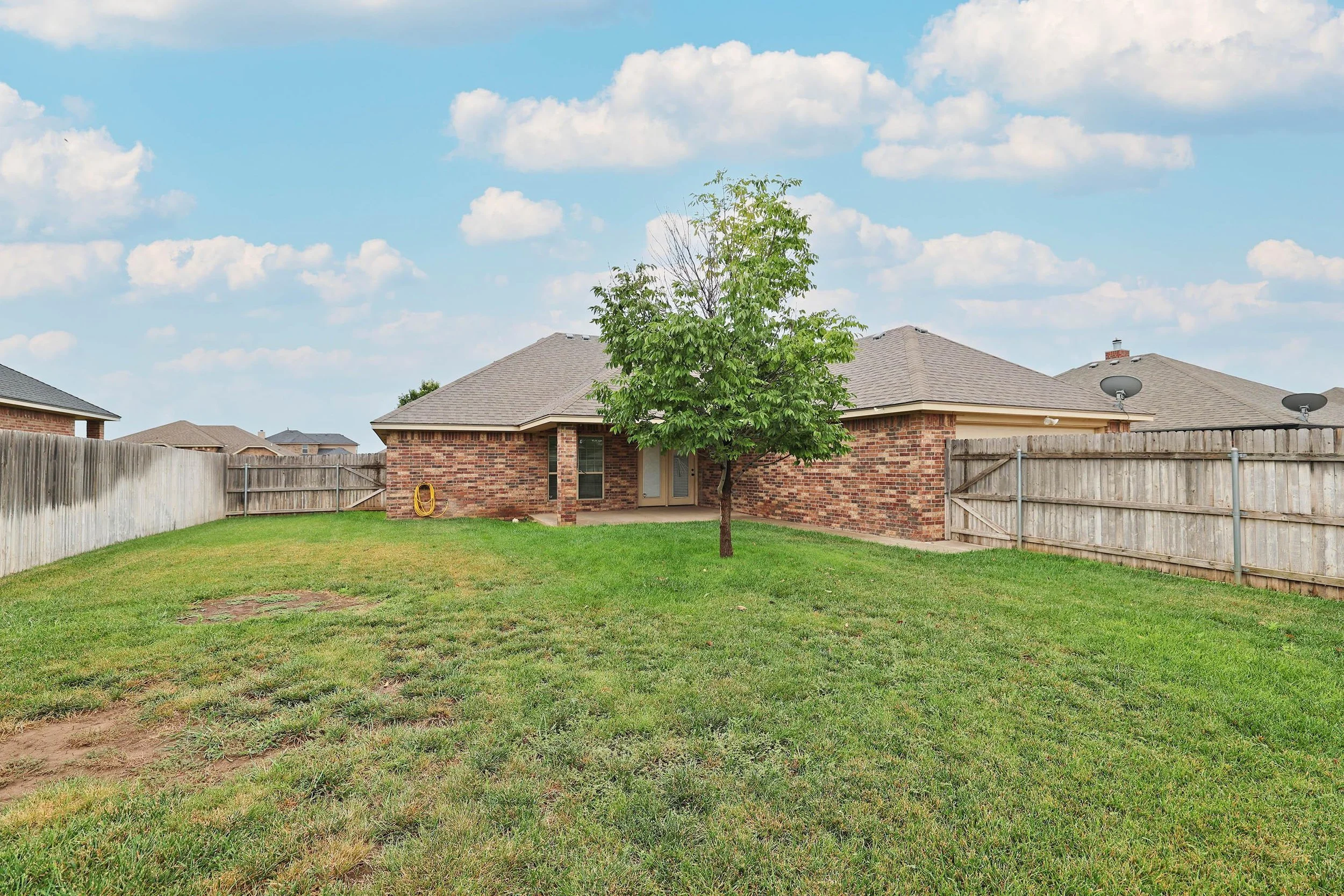 27-Backyard.jpg