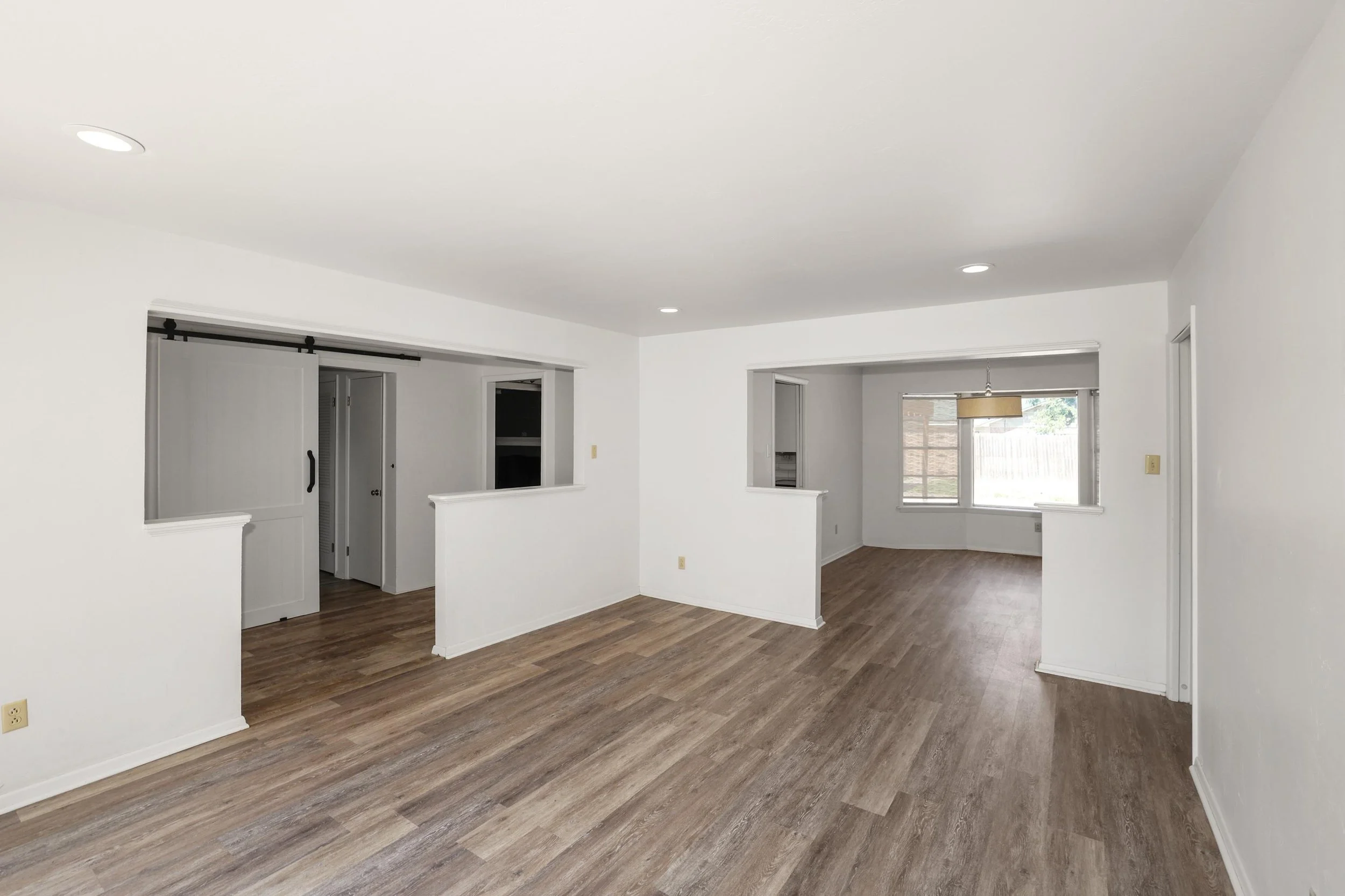 6-Living Area.jpg