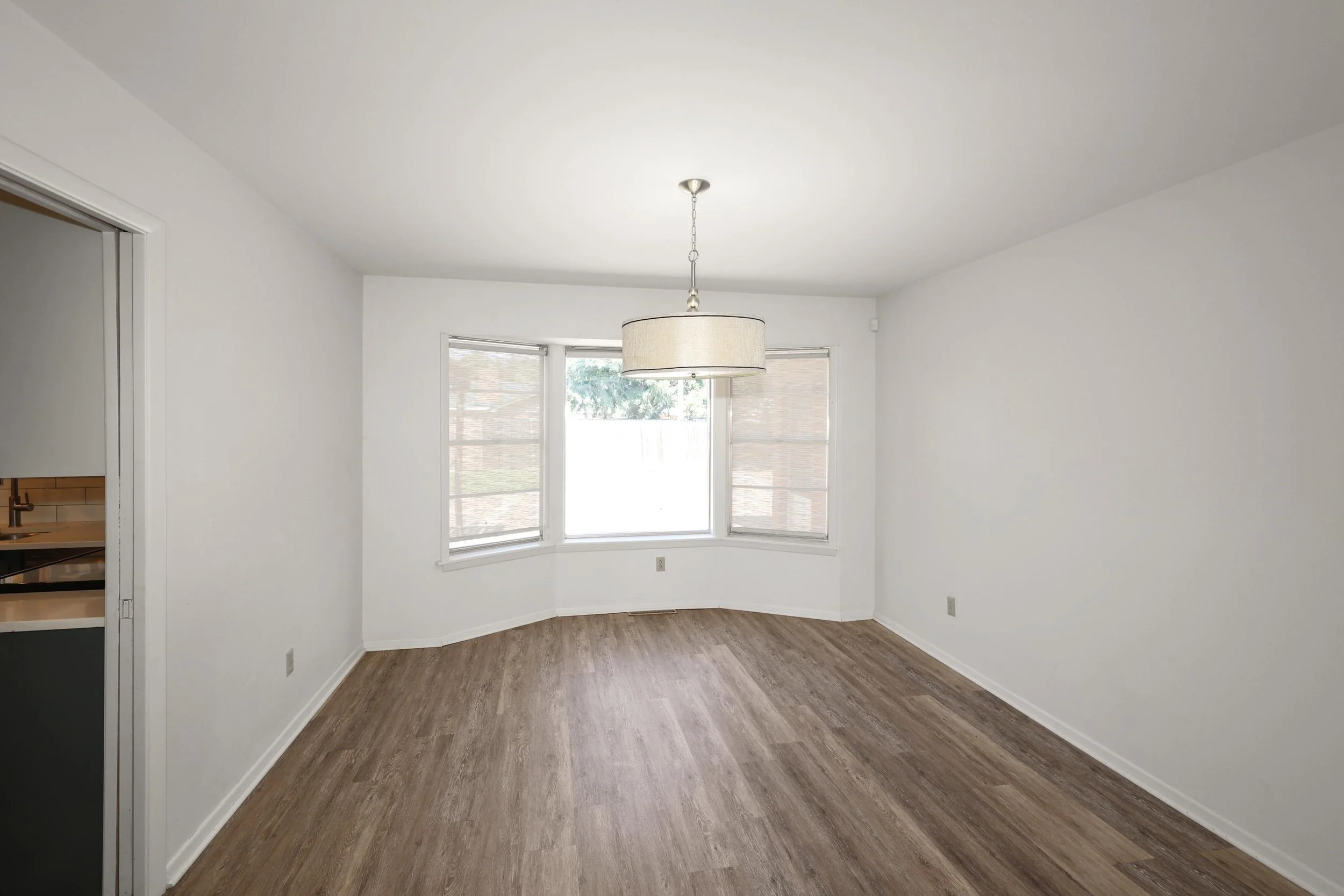 7-Dining Area.jpg