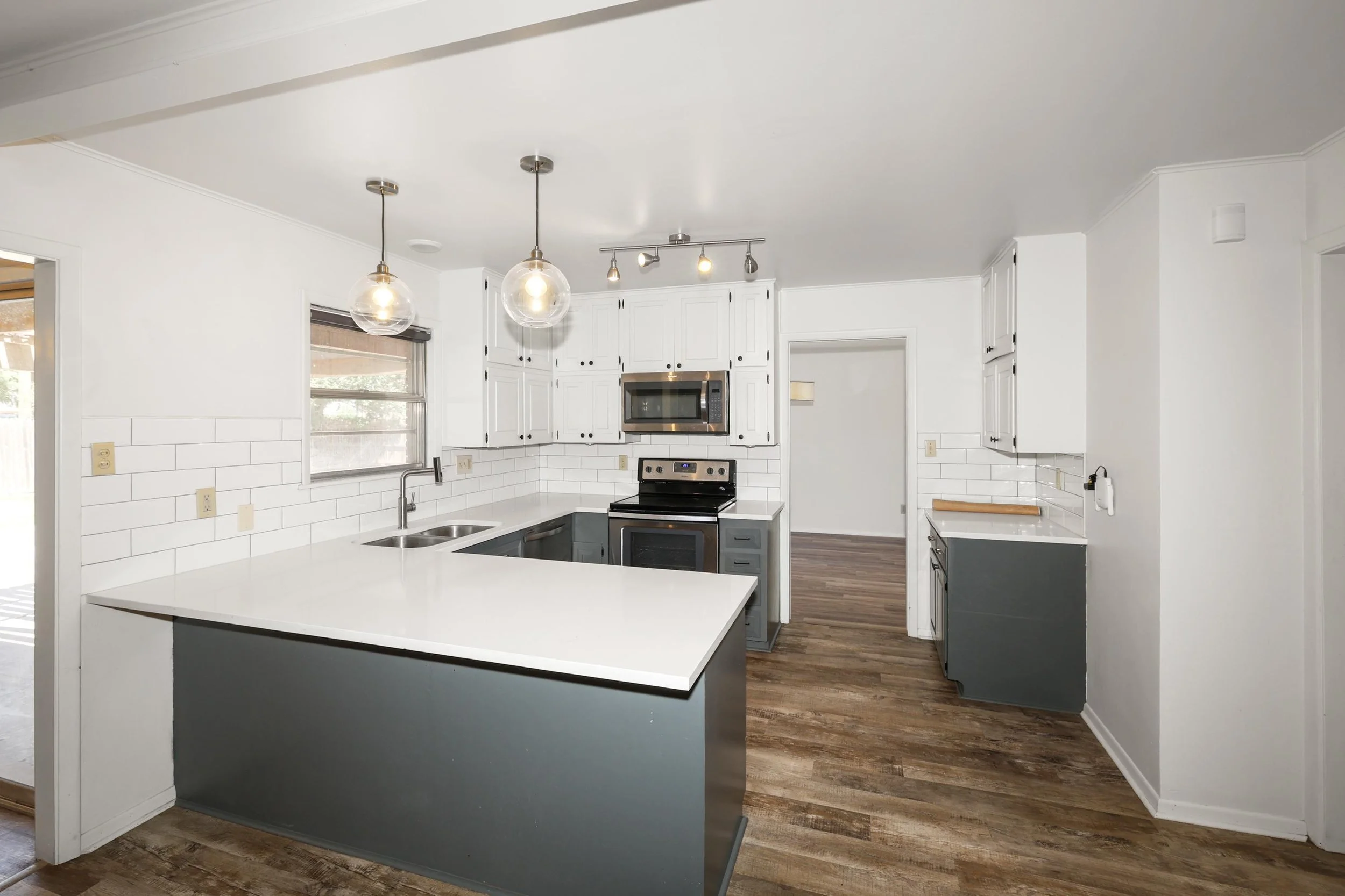 11-Kitchen.jpg