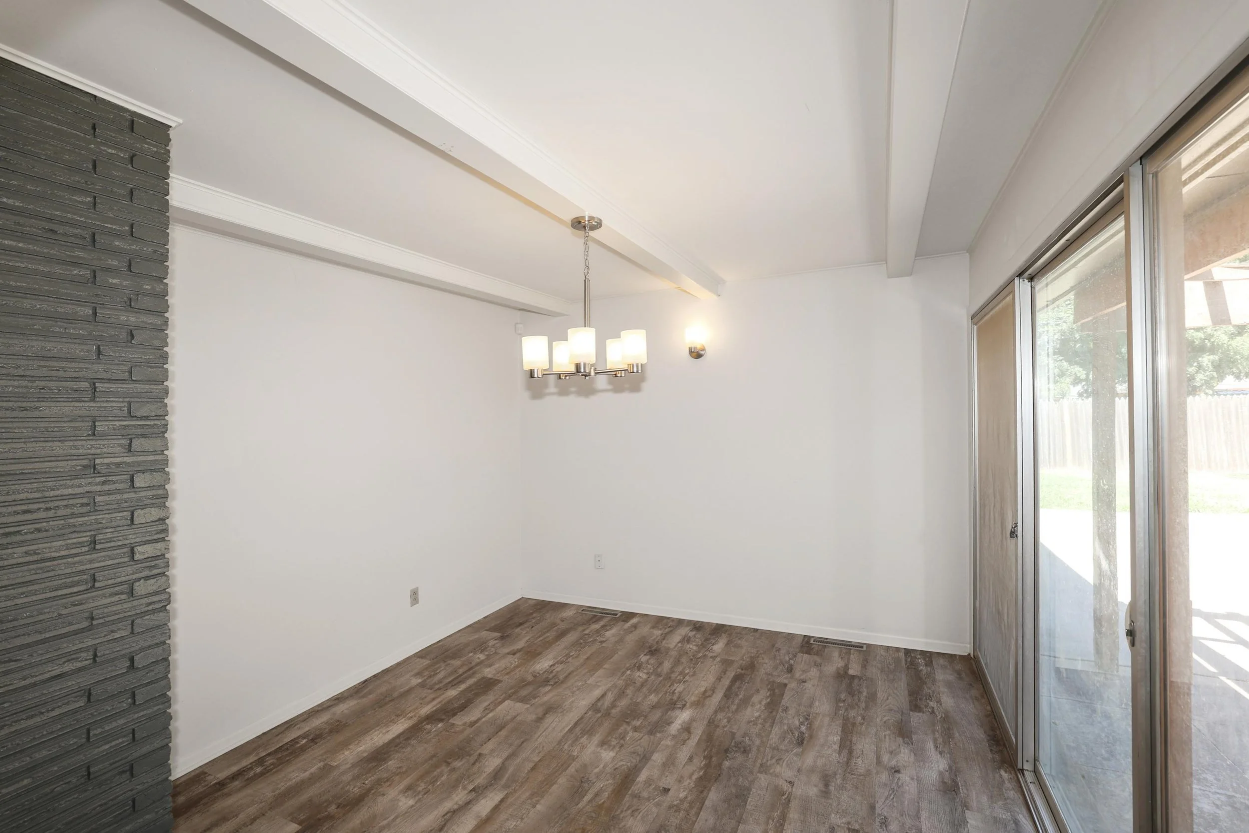 12-Sunroom.jpg