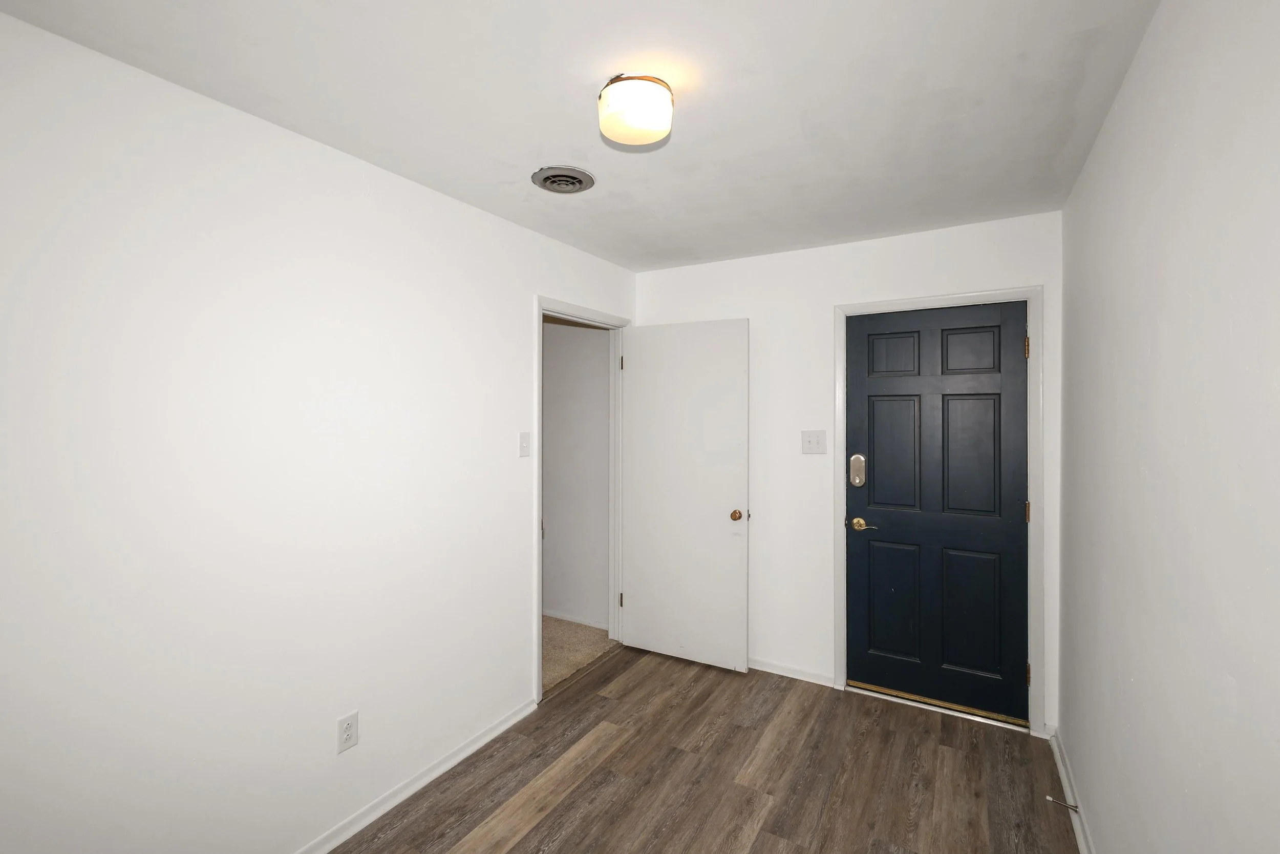 19-Room off Primary.jpg