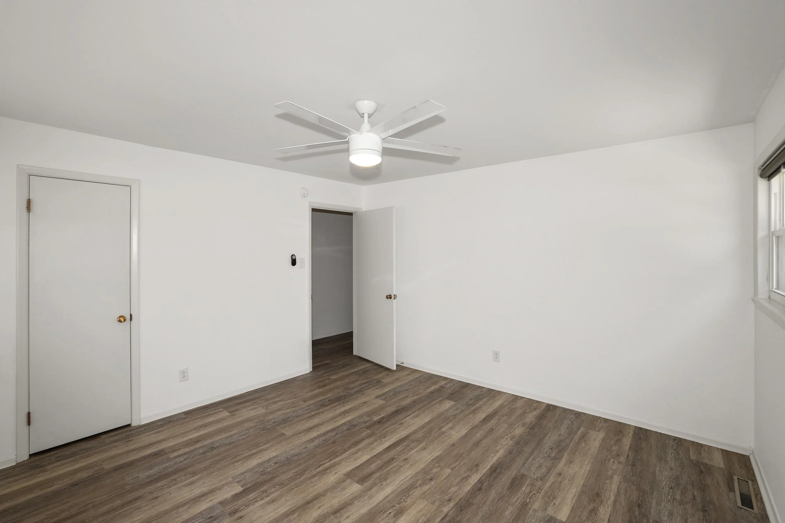 21-2nd Bedroom.jpg