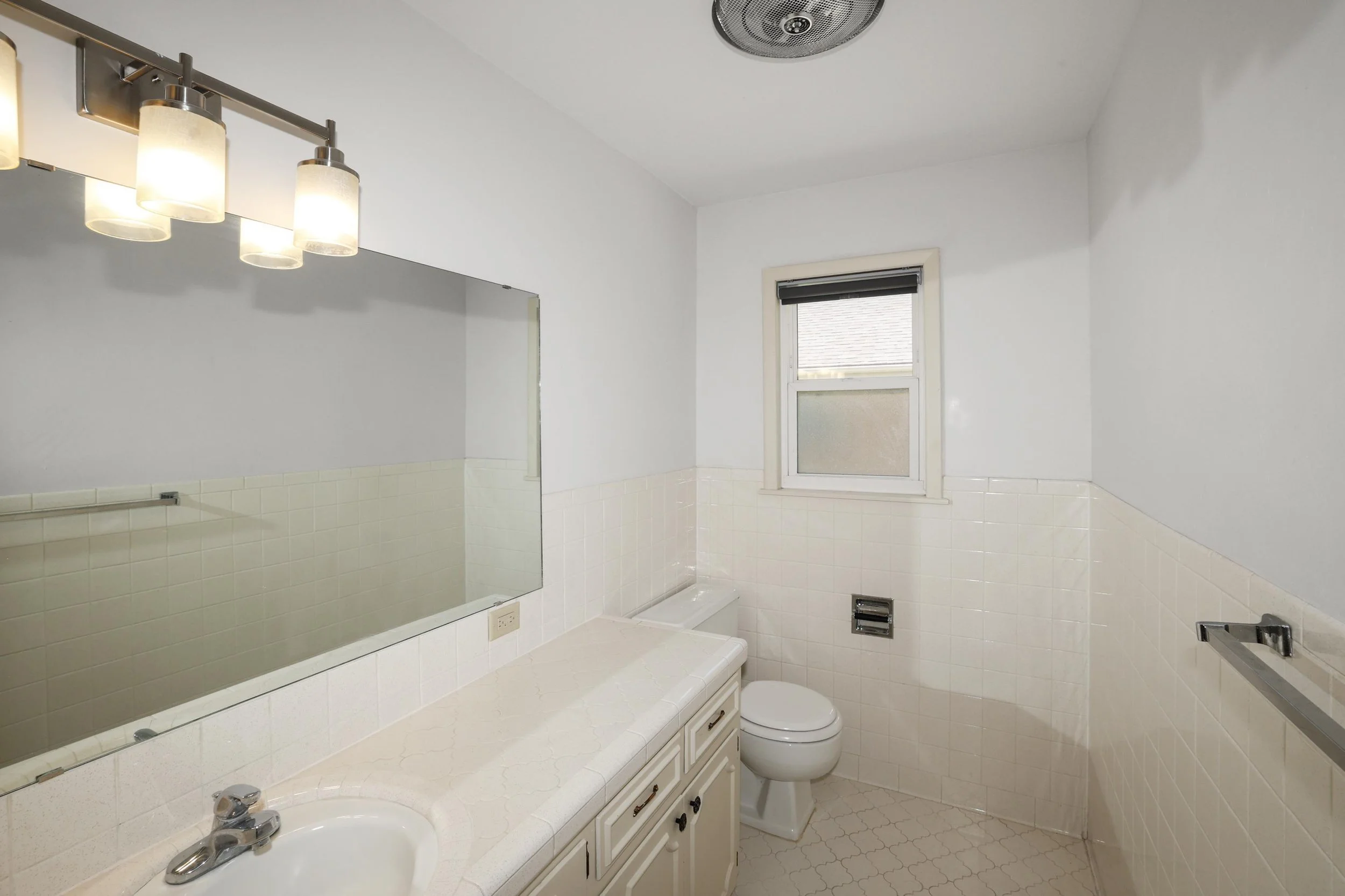 22-Bathroom.jpg