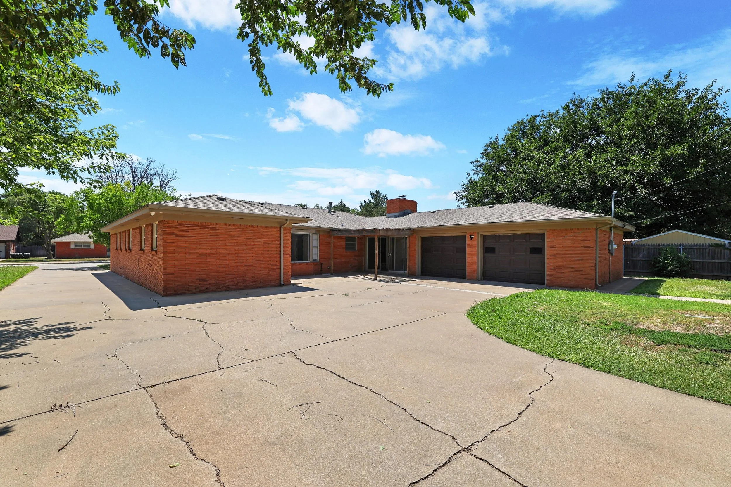 31-Backyard and Driveway.jpg