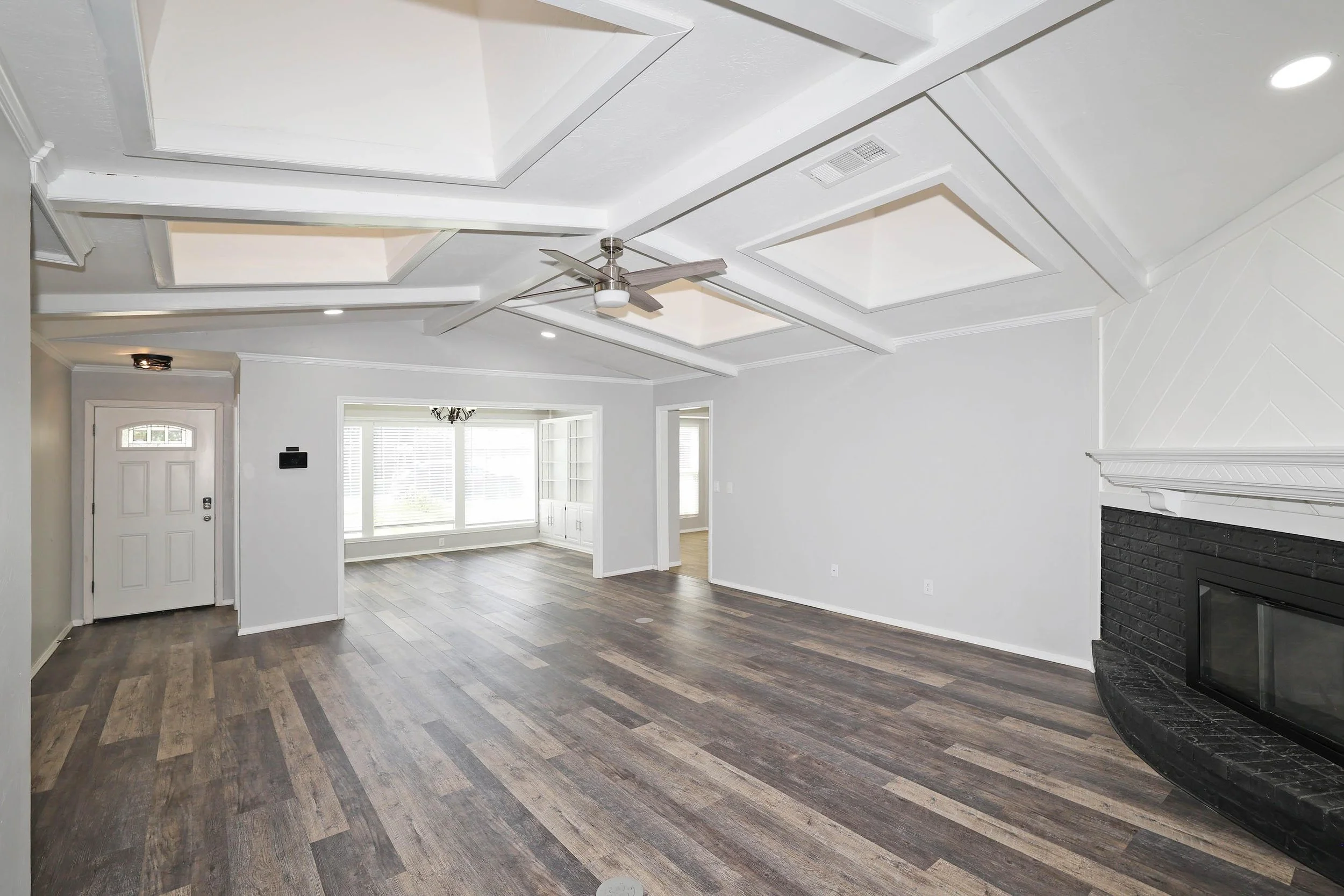 4-Living Area.jpg