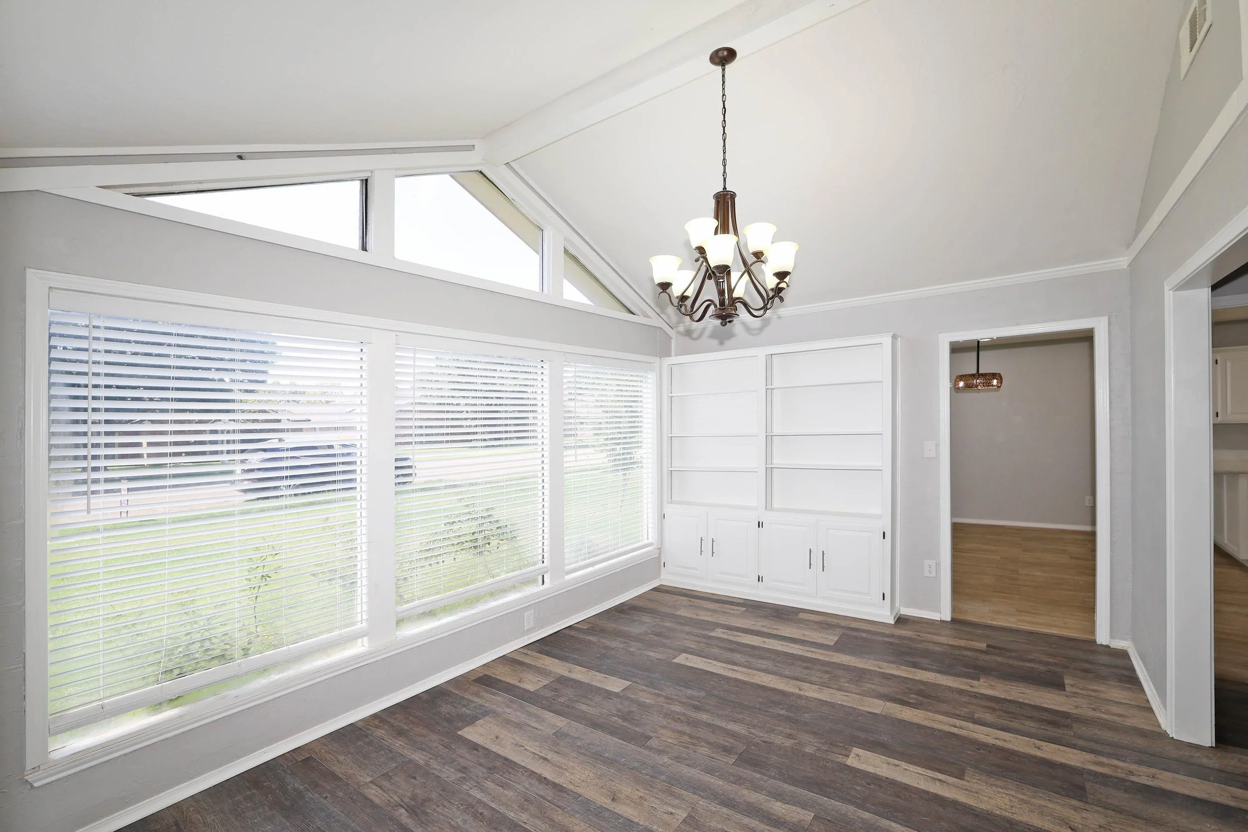 5-Formal Dining Area.jpg