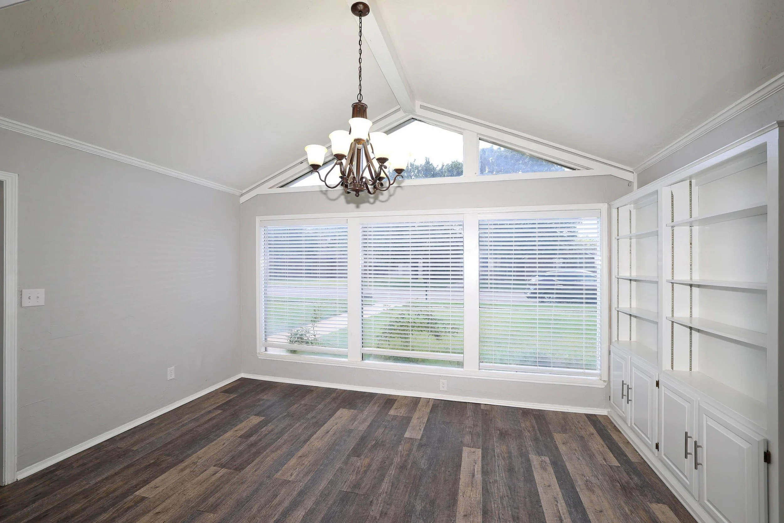 6-Formal Dining Area.jpg