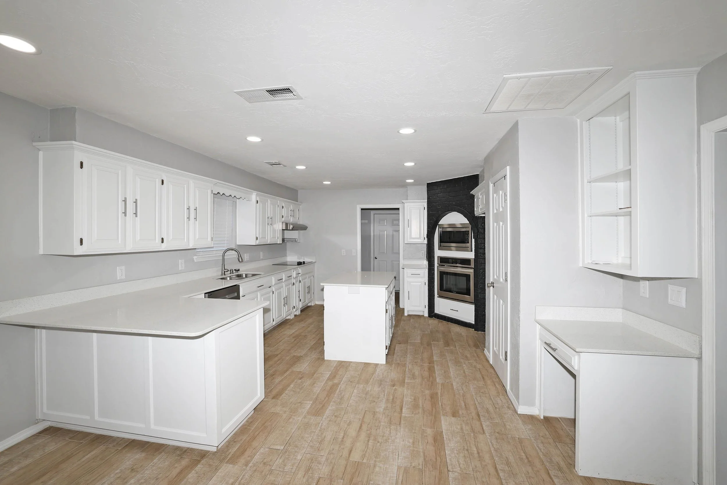 8-Kitchen.jpg