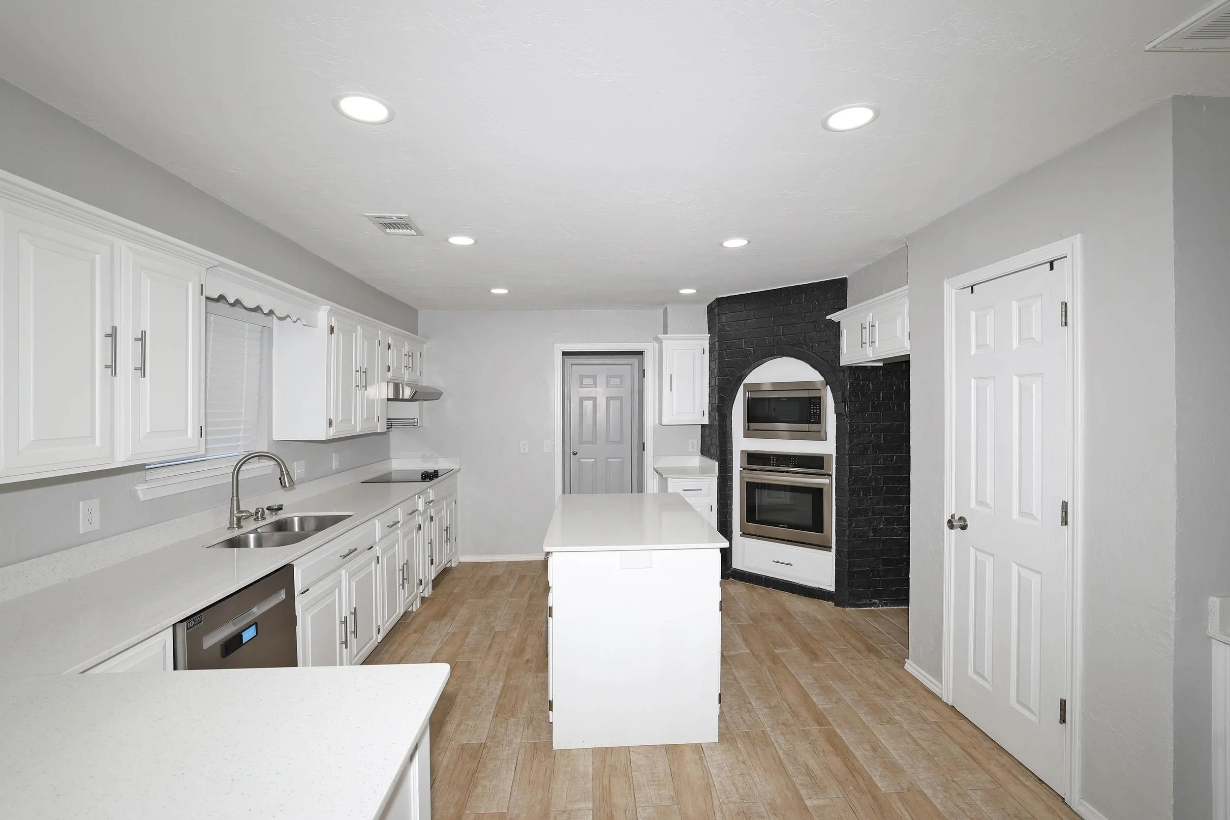 9-Kitchen.jpg