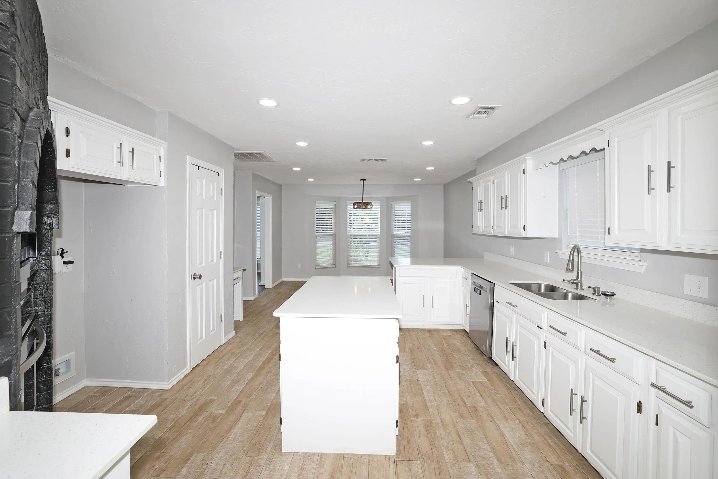 10-Kitchen.jpg