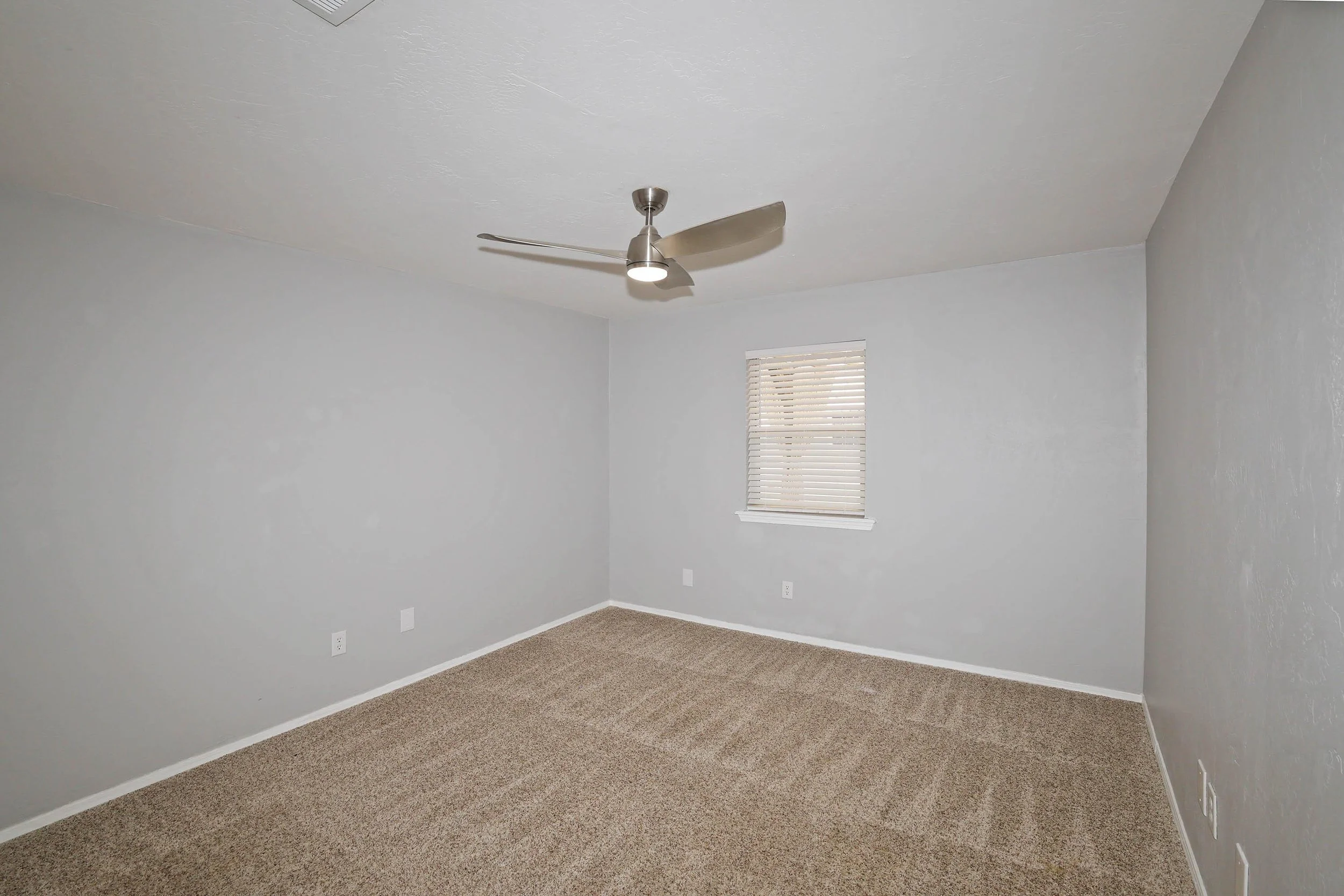 22-4th Bedroom.jpg