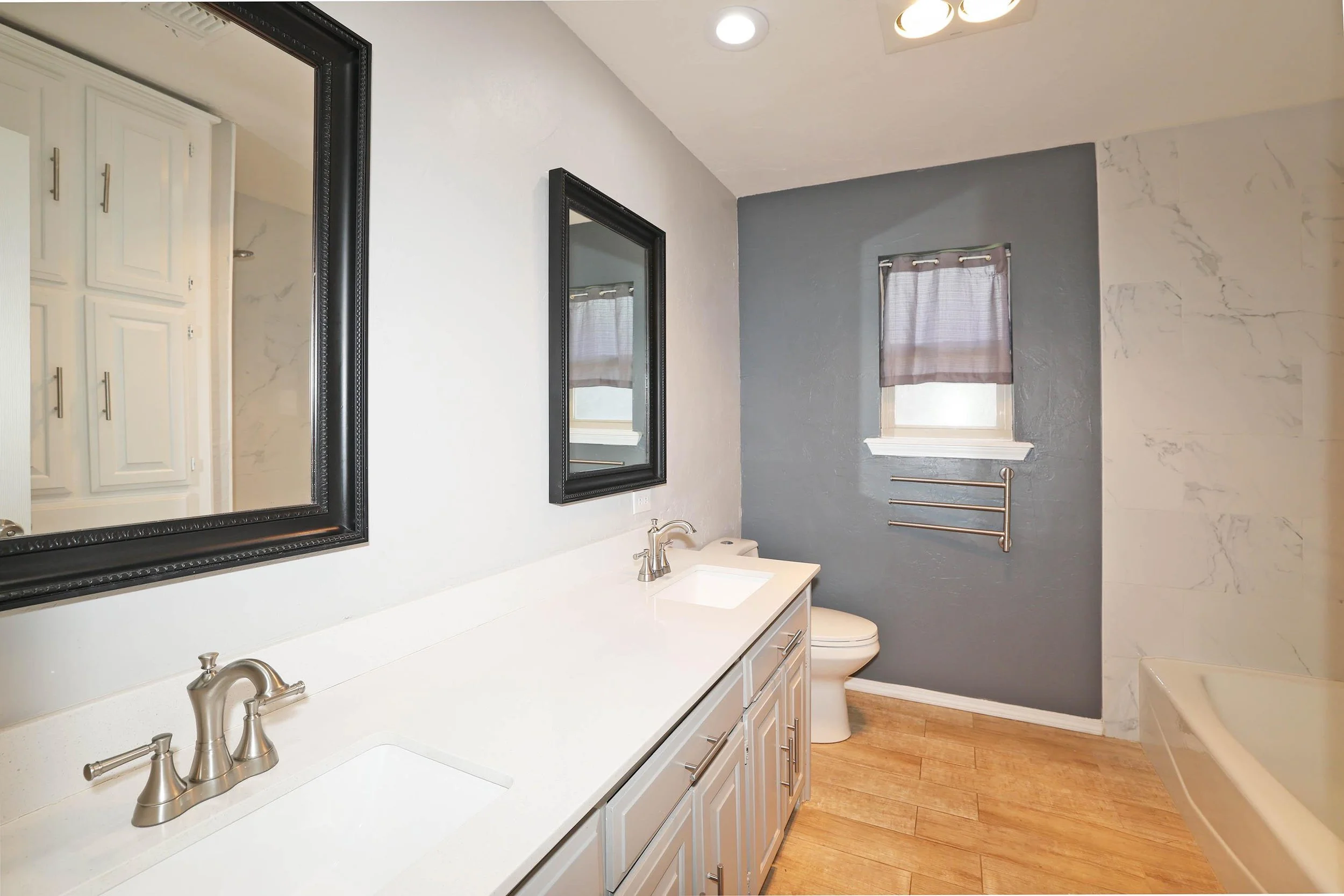 24-Bathroom.jpg