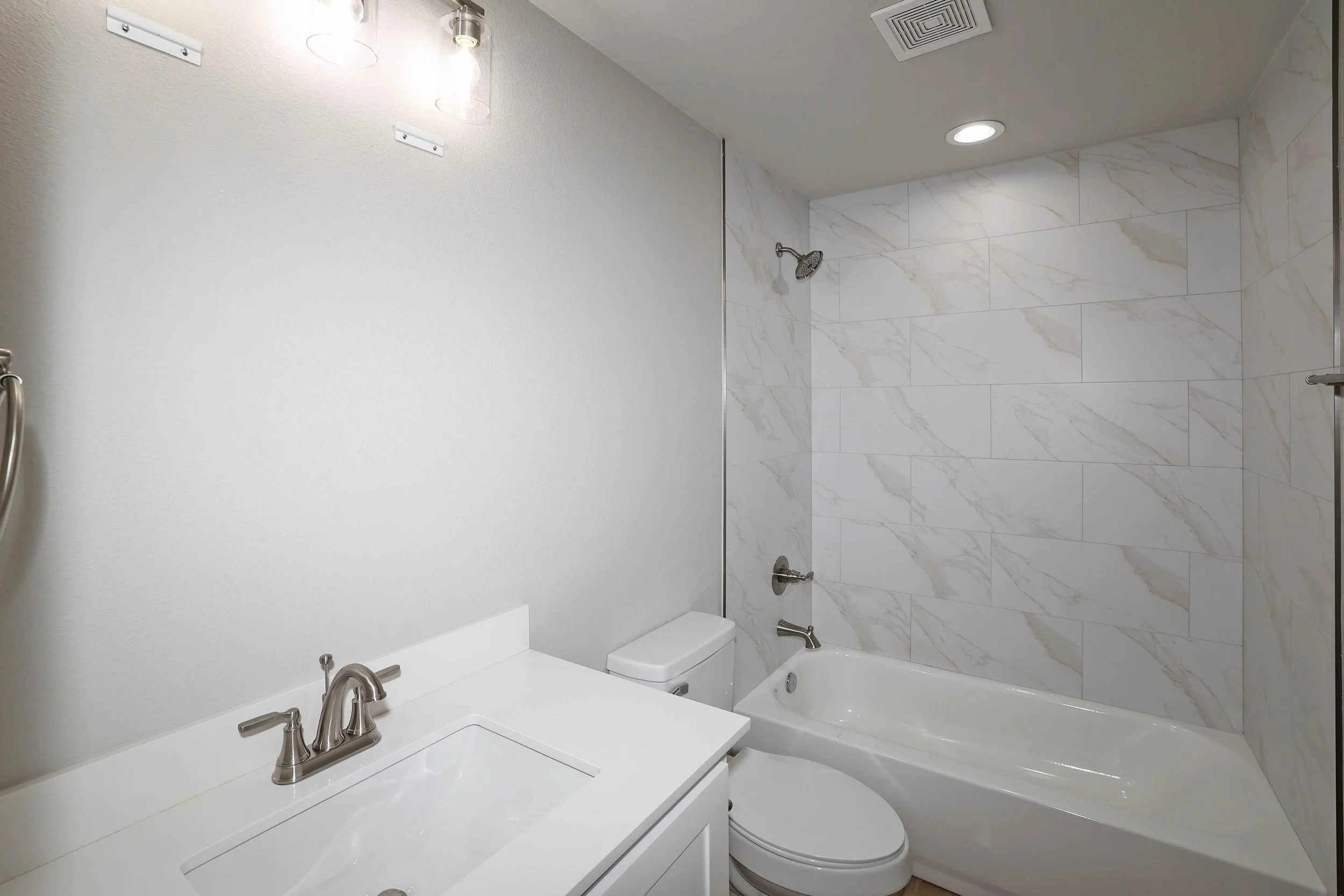 26-Bathroom.jpg