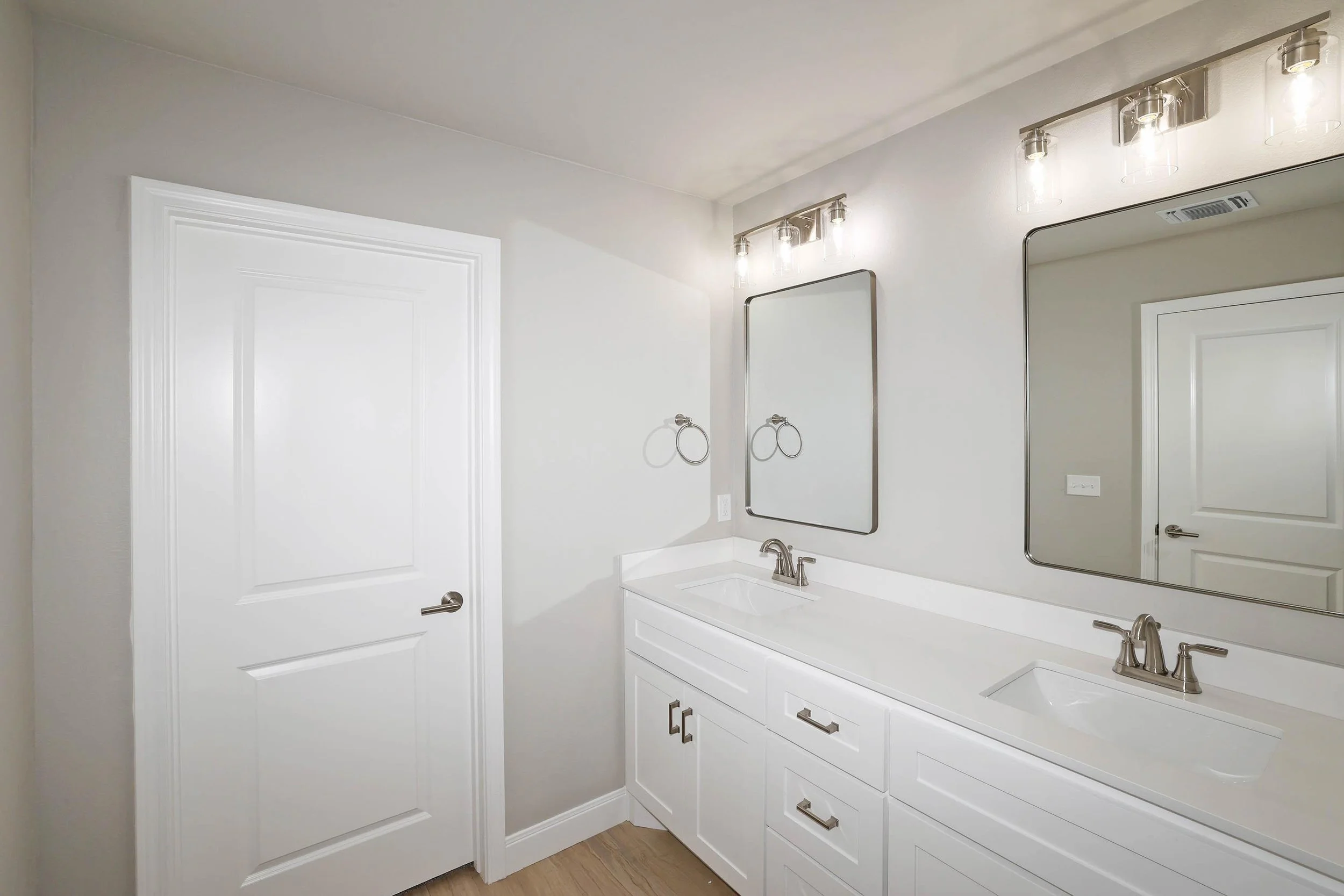 18-Primary Bath Vanity.jpg