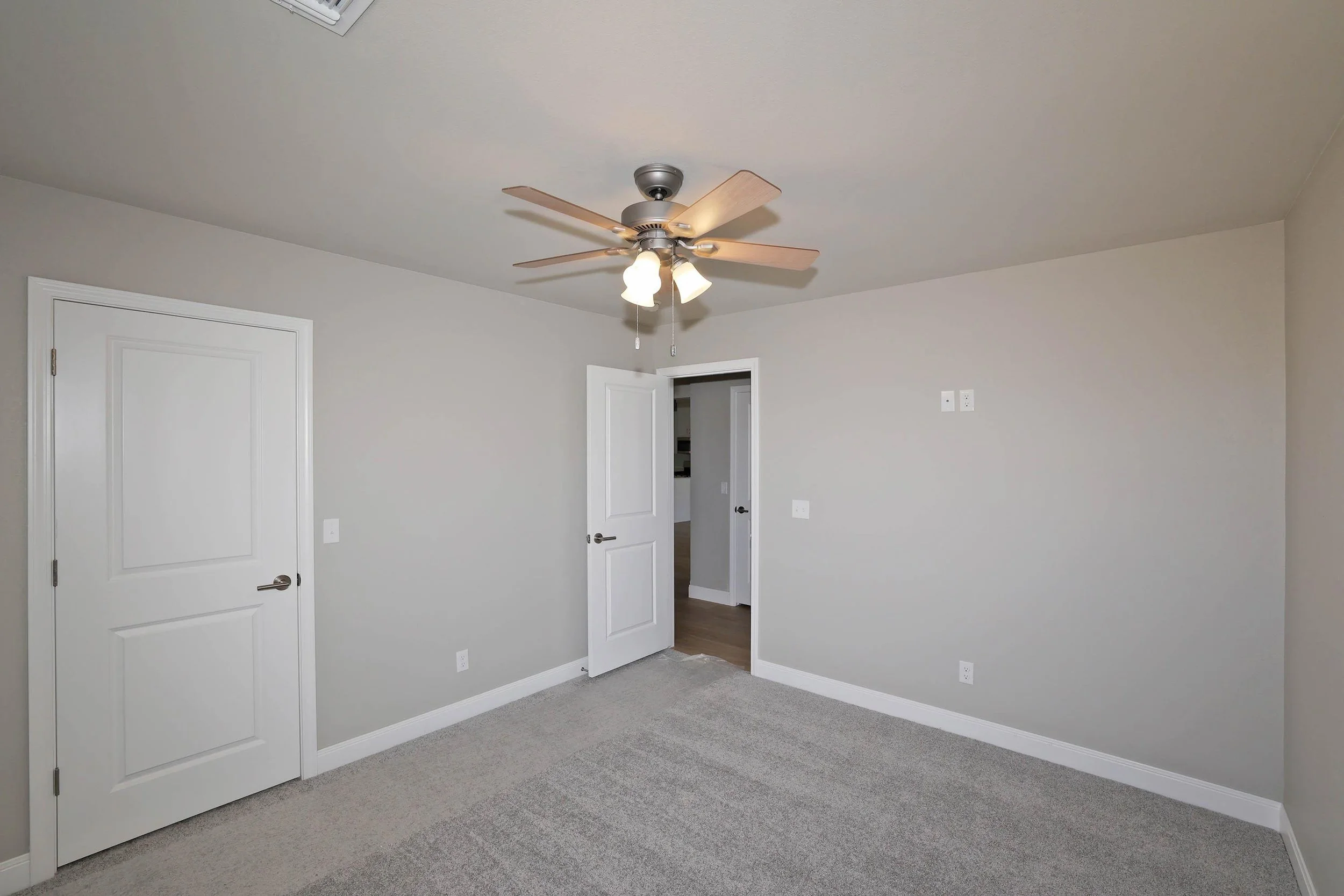 23-2nd Bedroom.jpg