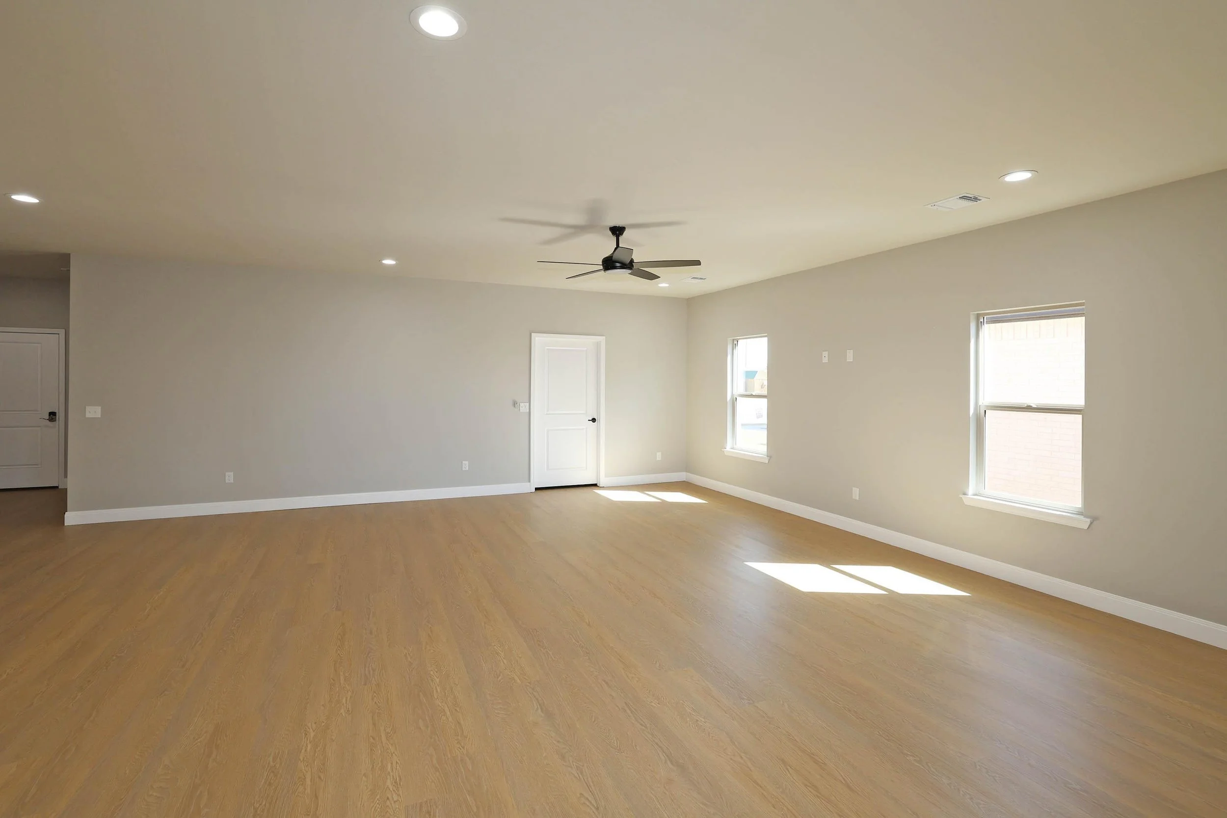 6-Living Area.jpg