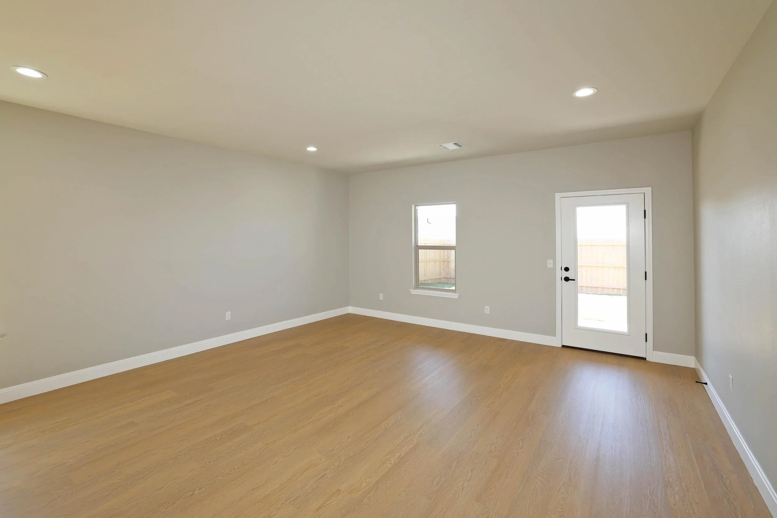 8-Dining Area.jpg
