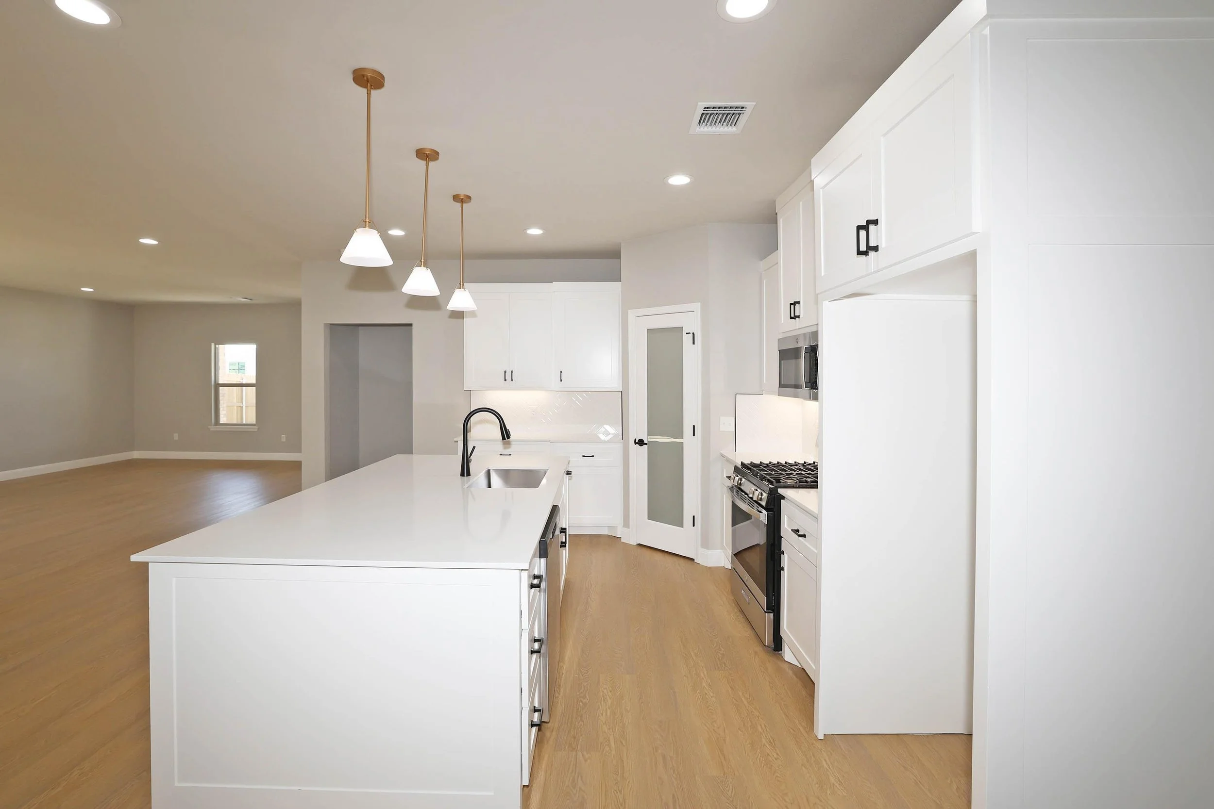 12-Kitchen.jpg