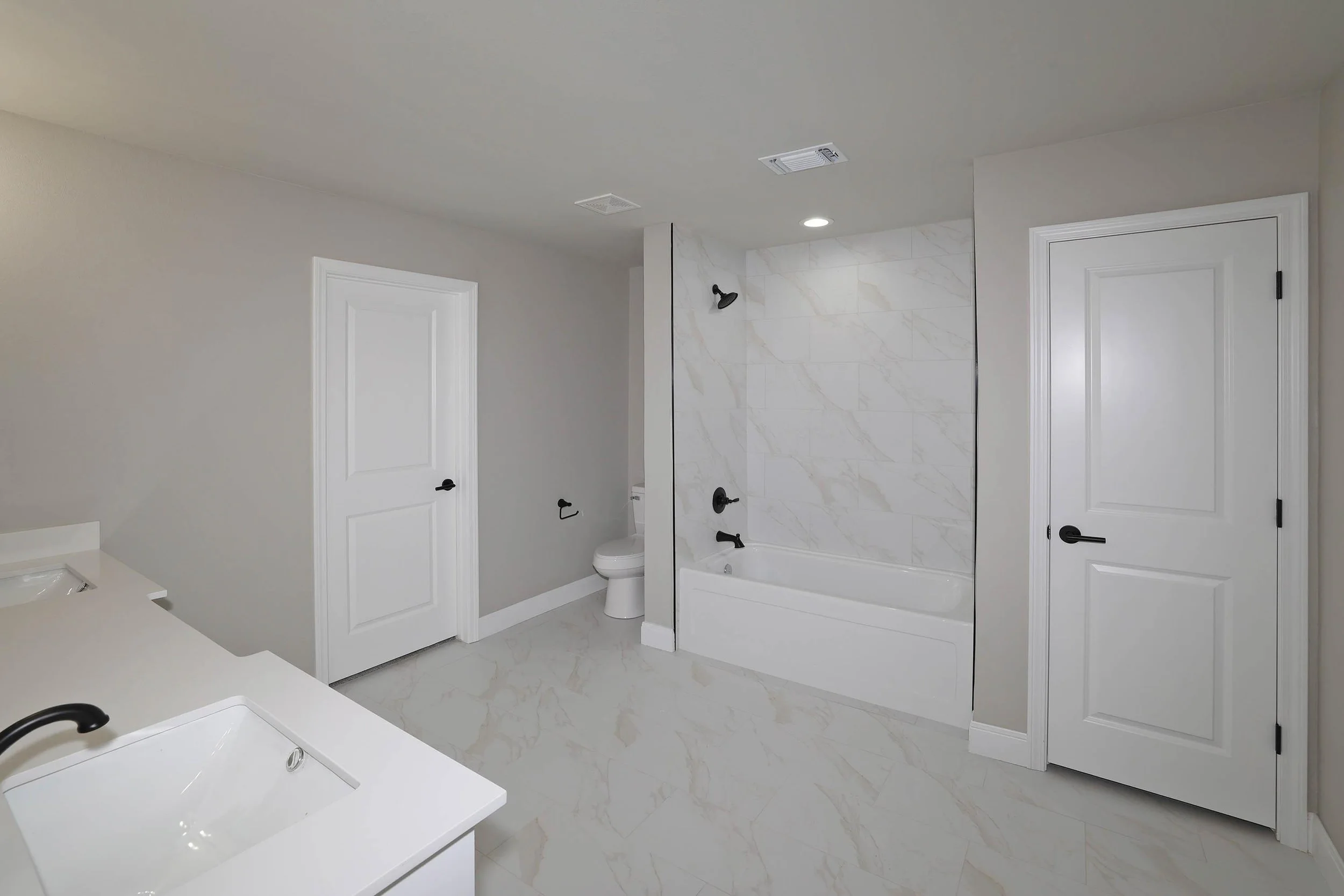 16-Primary Bath.jpg