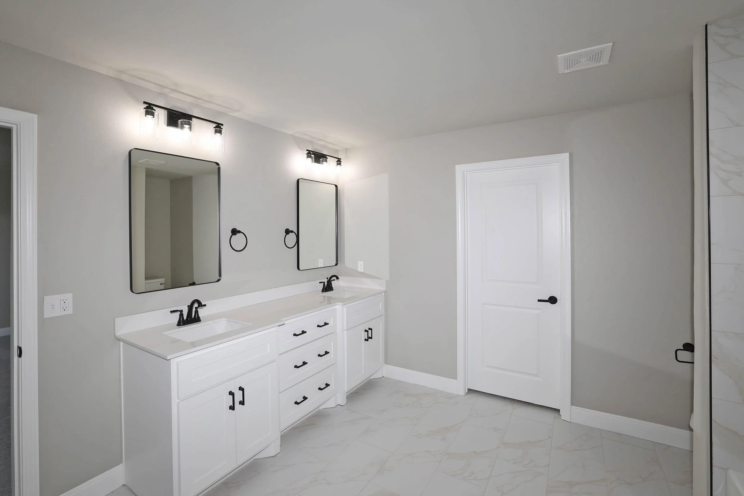 18-Primary Bath.jpg