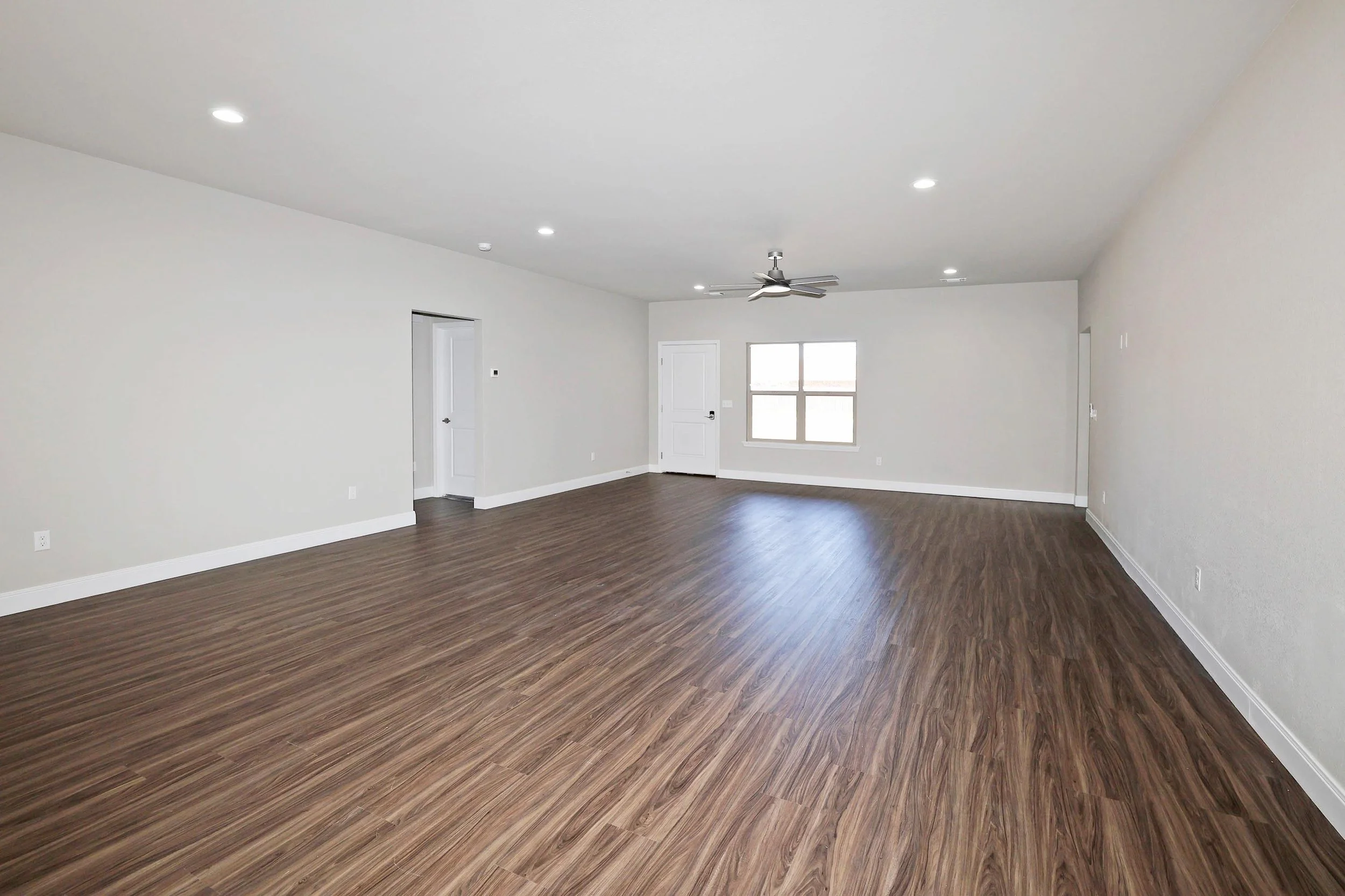 4-Living Area.jpg