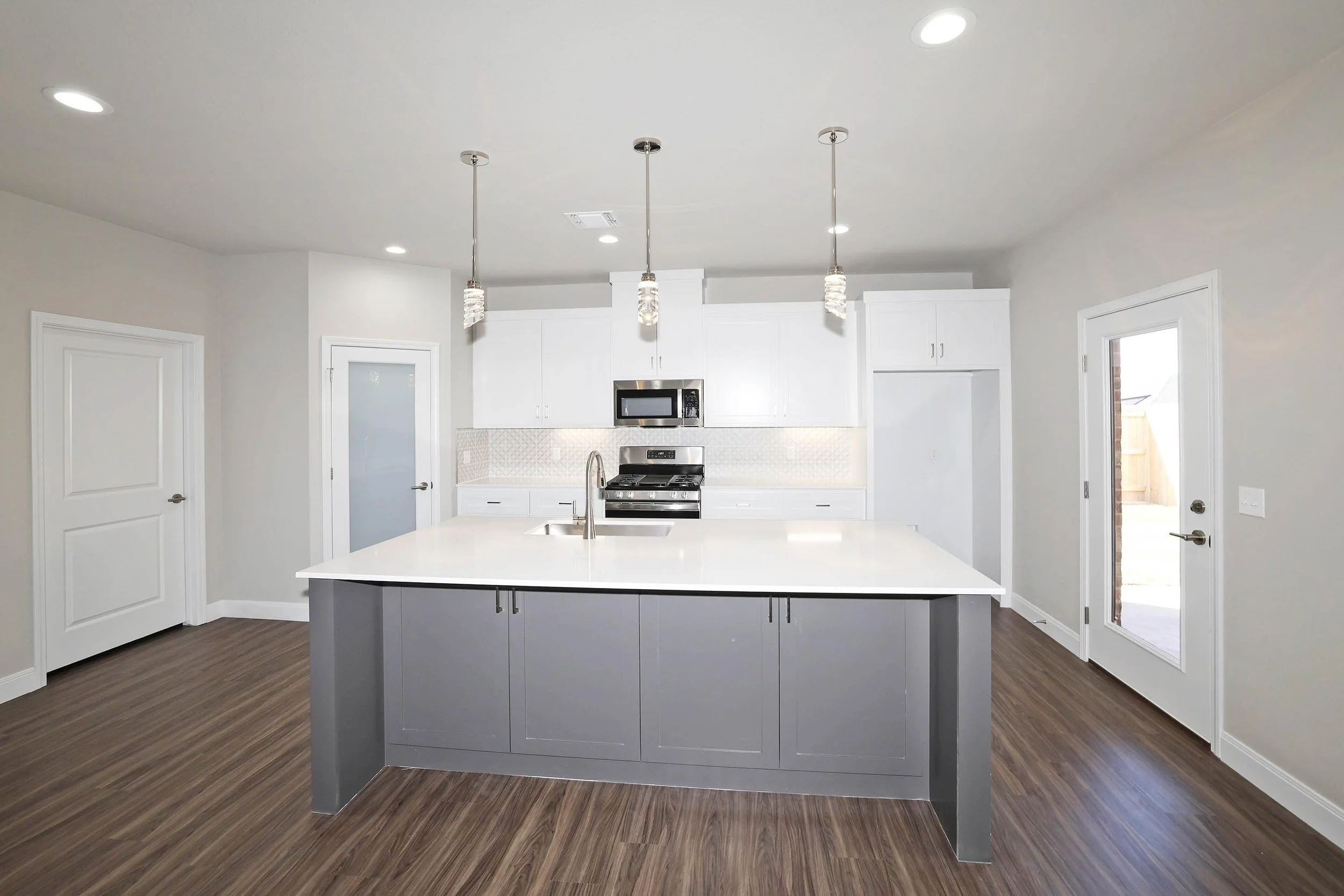 6-Kitchen.jpg