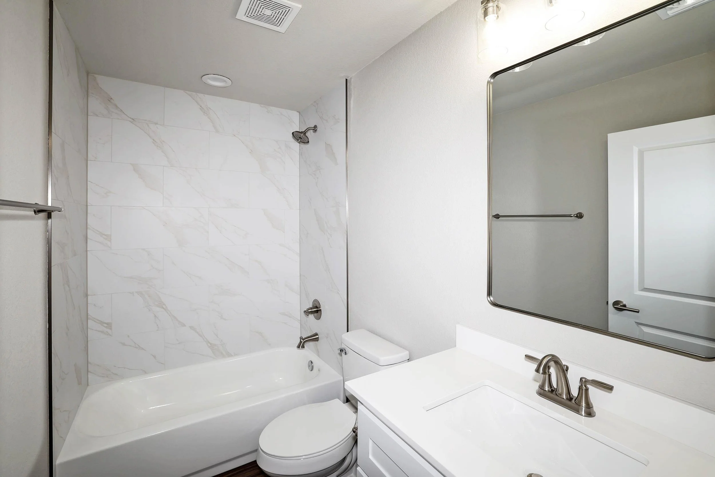 18-Bathroom.jpg