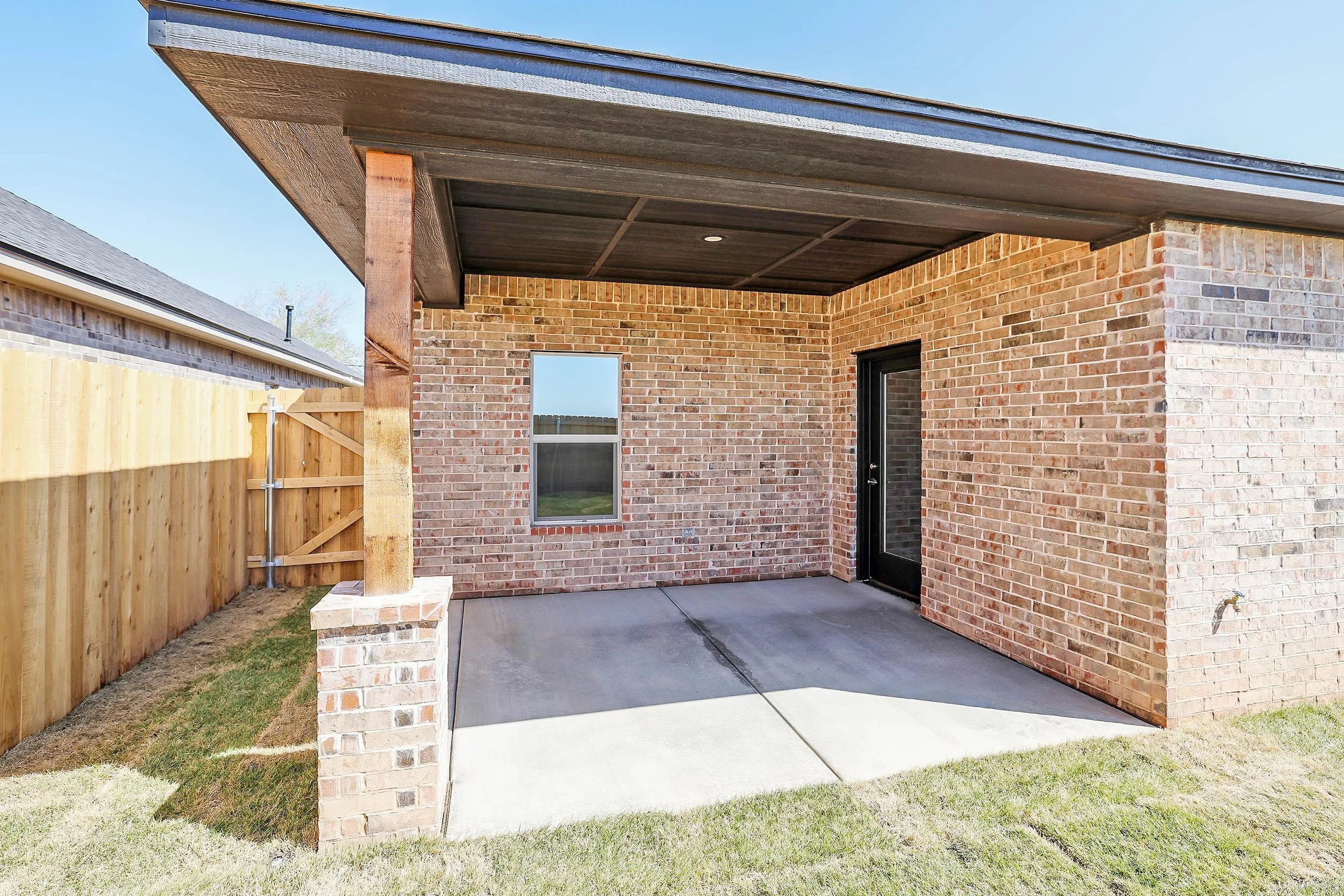 21-Back Patio.jpg