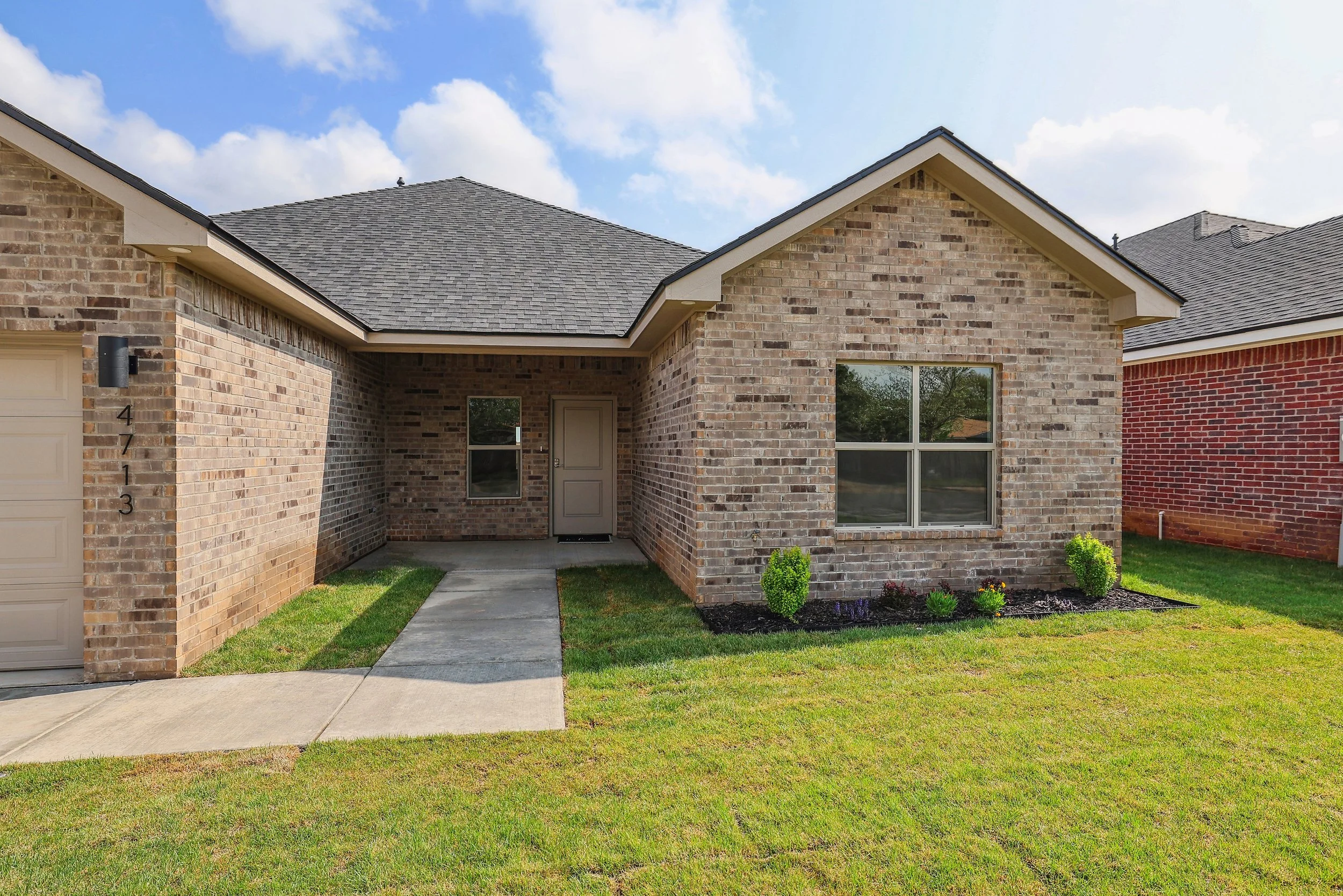 4713 Front Porch.jpg