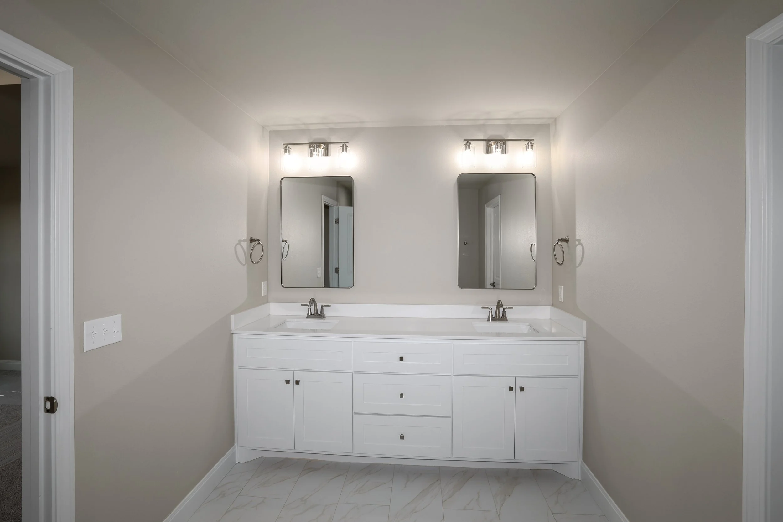 12-Primary Bath.jpg