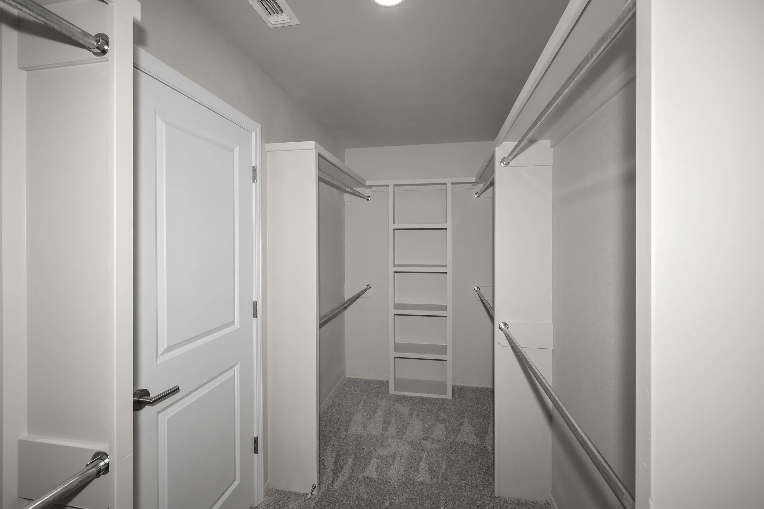 15-Primary Closet.jpg