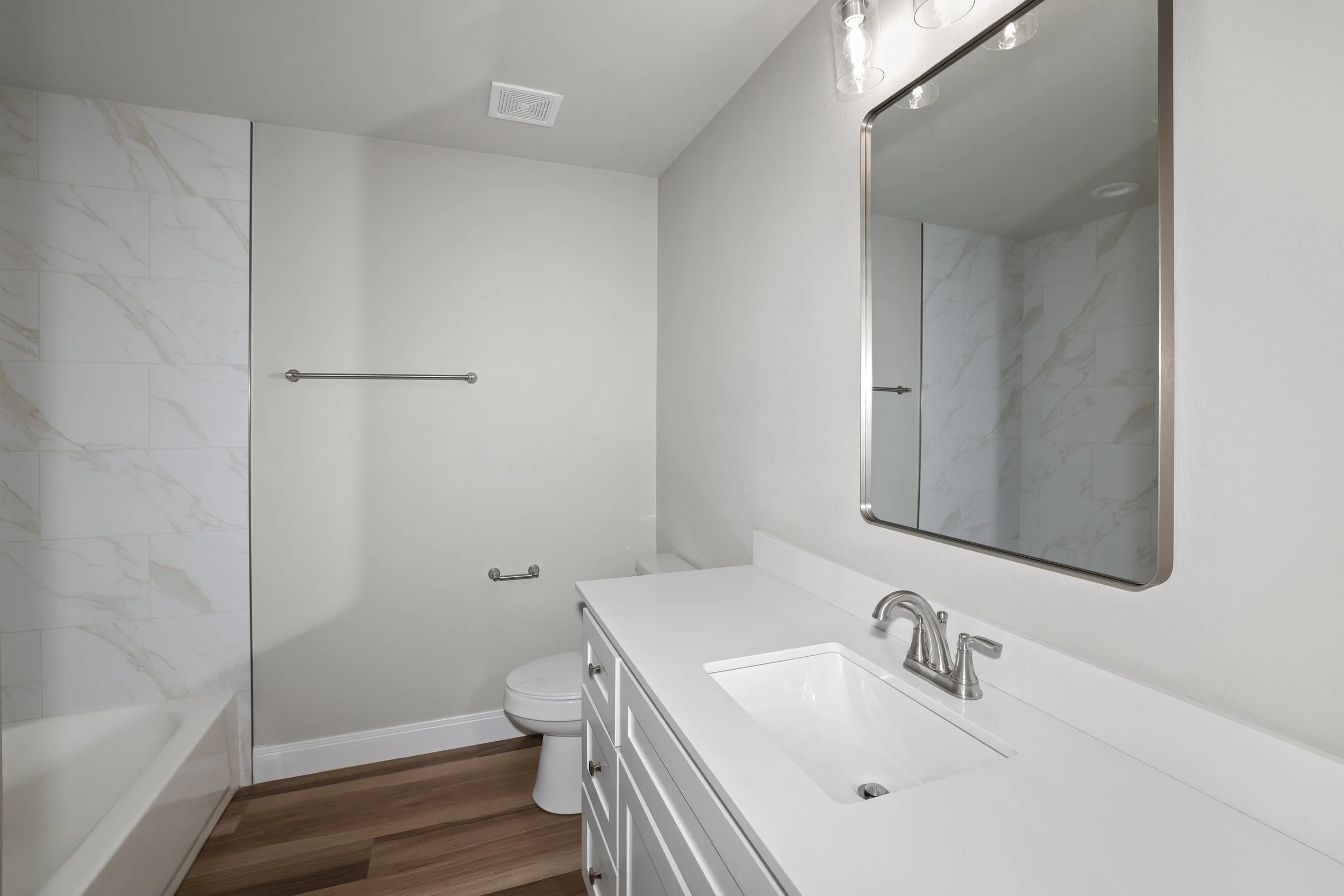 23-Bathroom.jpg