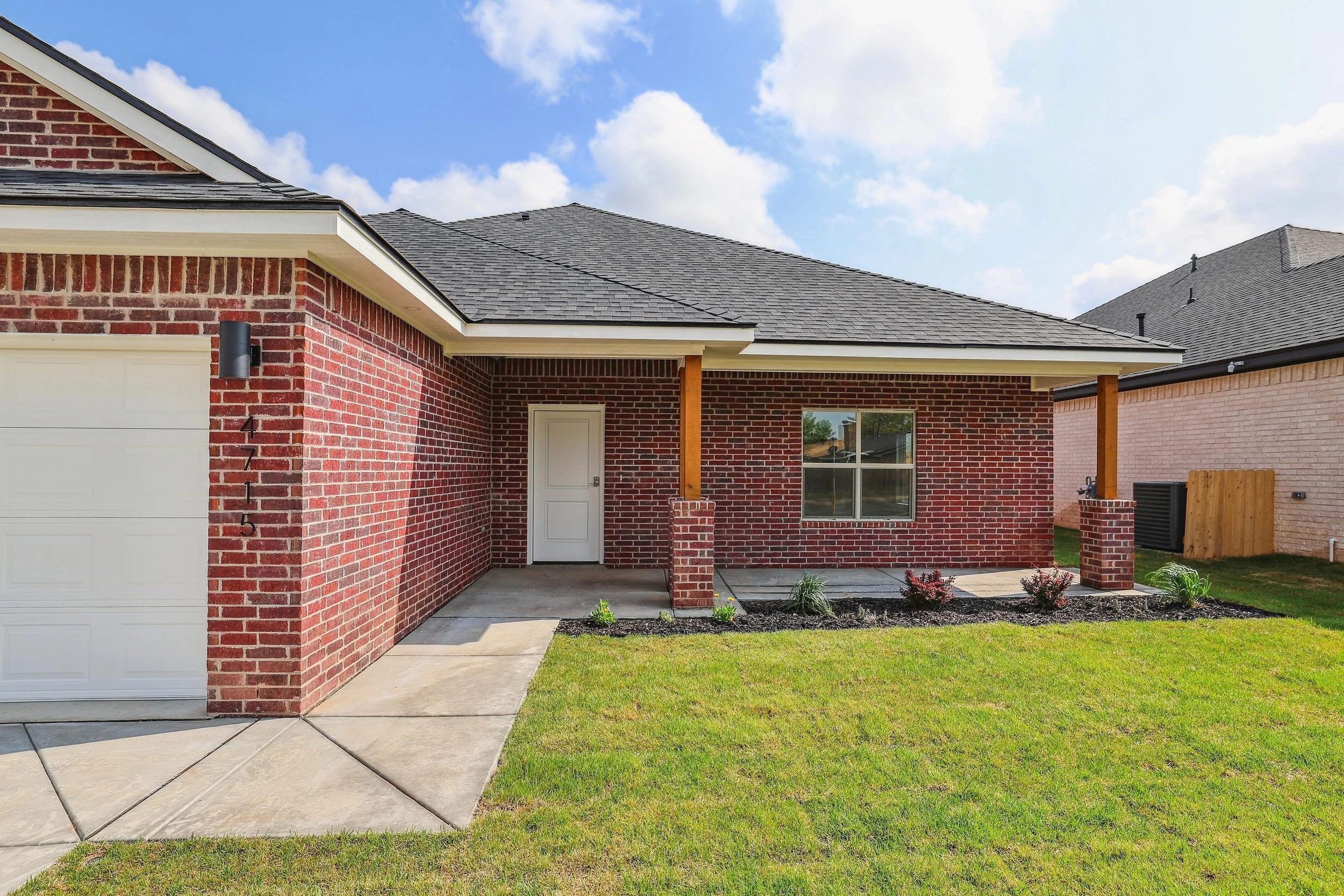 4715 Front Porch.jpg