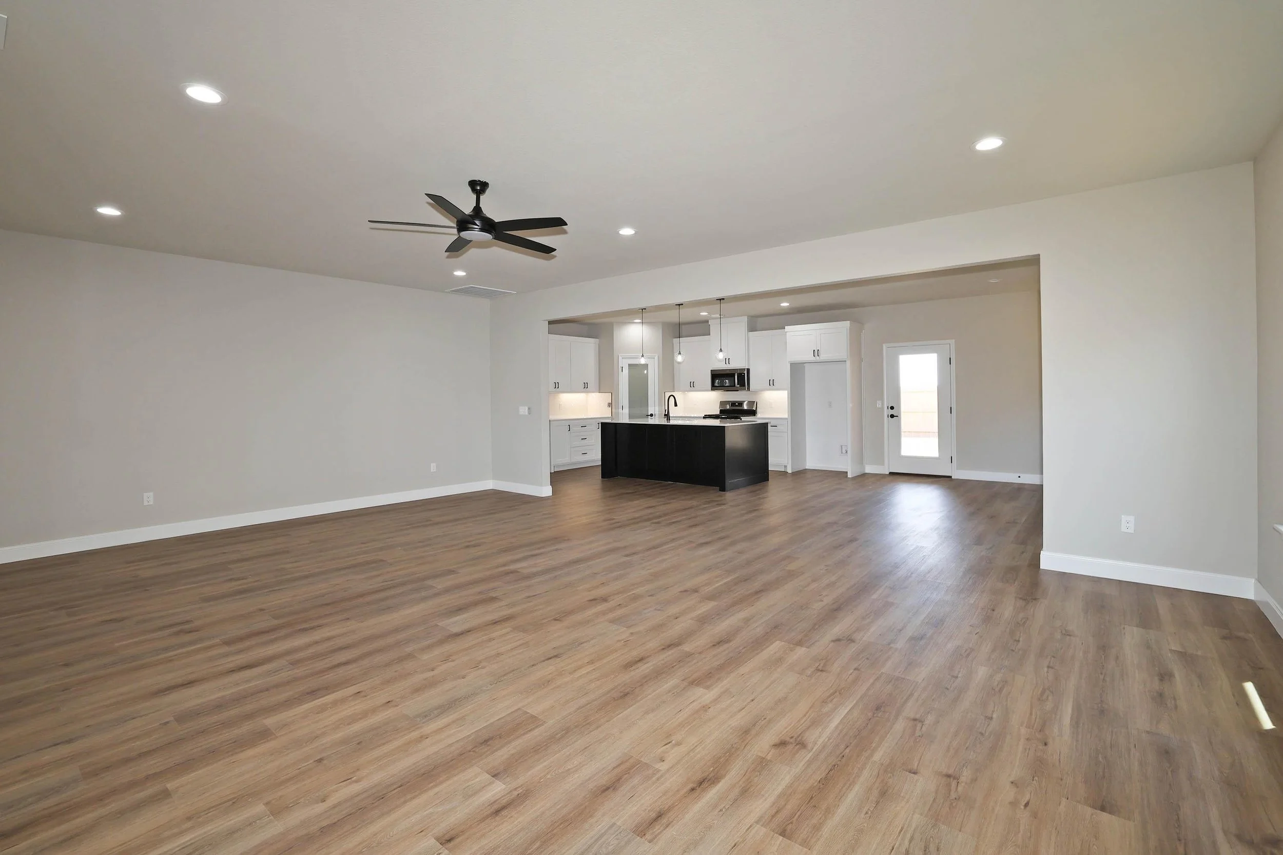4-Living Area.jpg