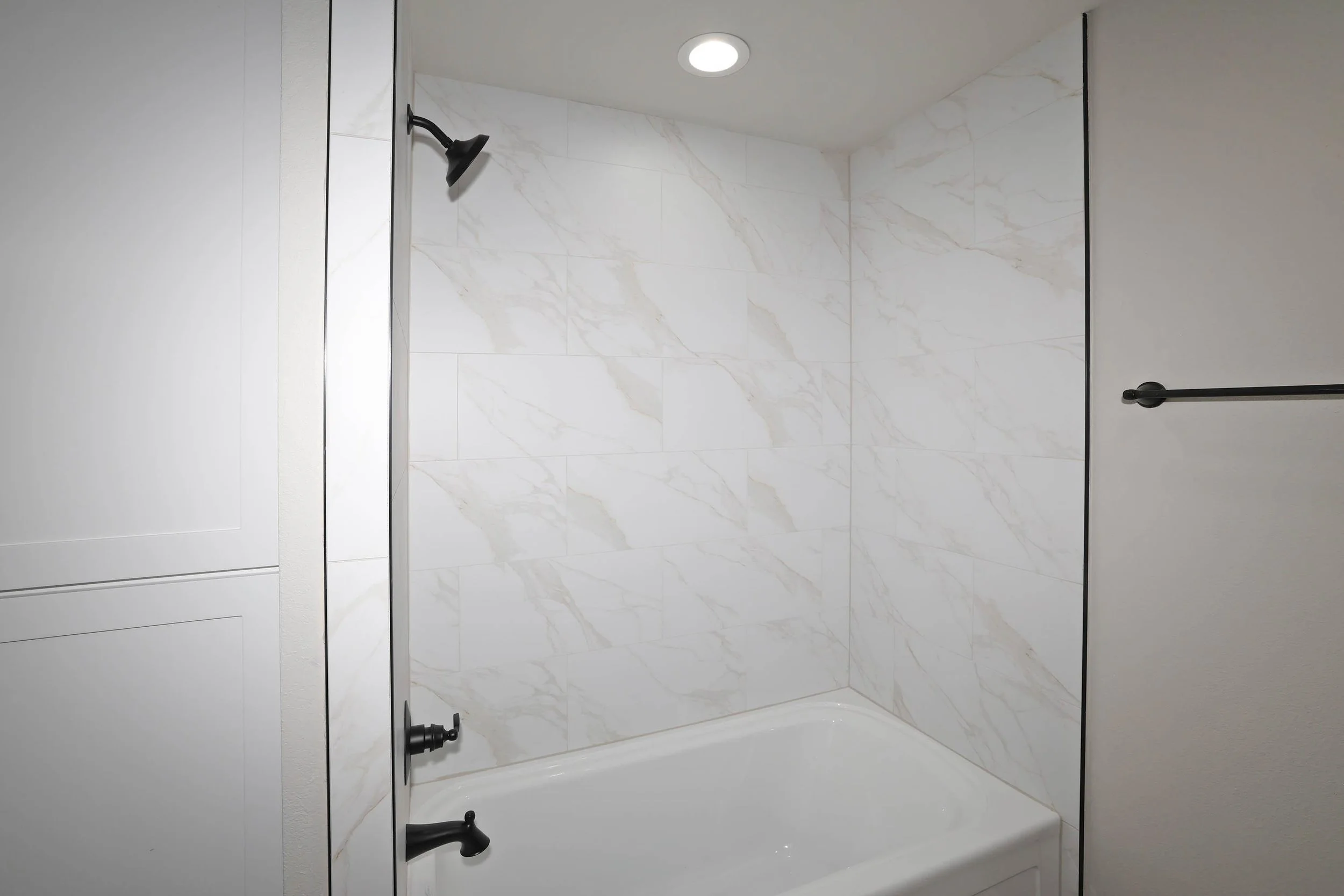 15-Primary Bath.jpg