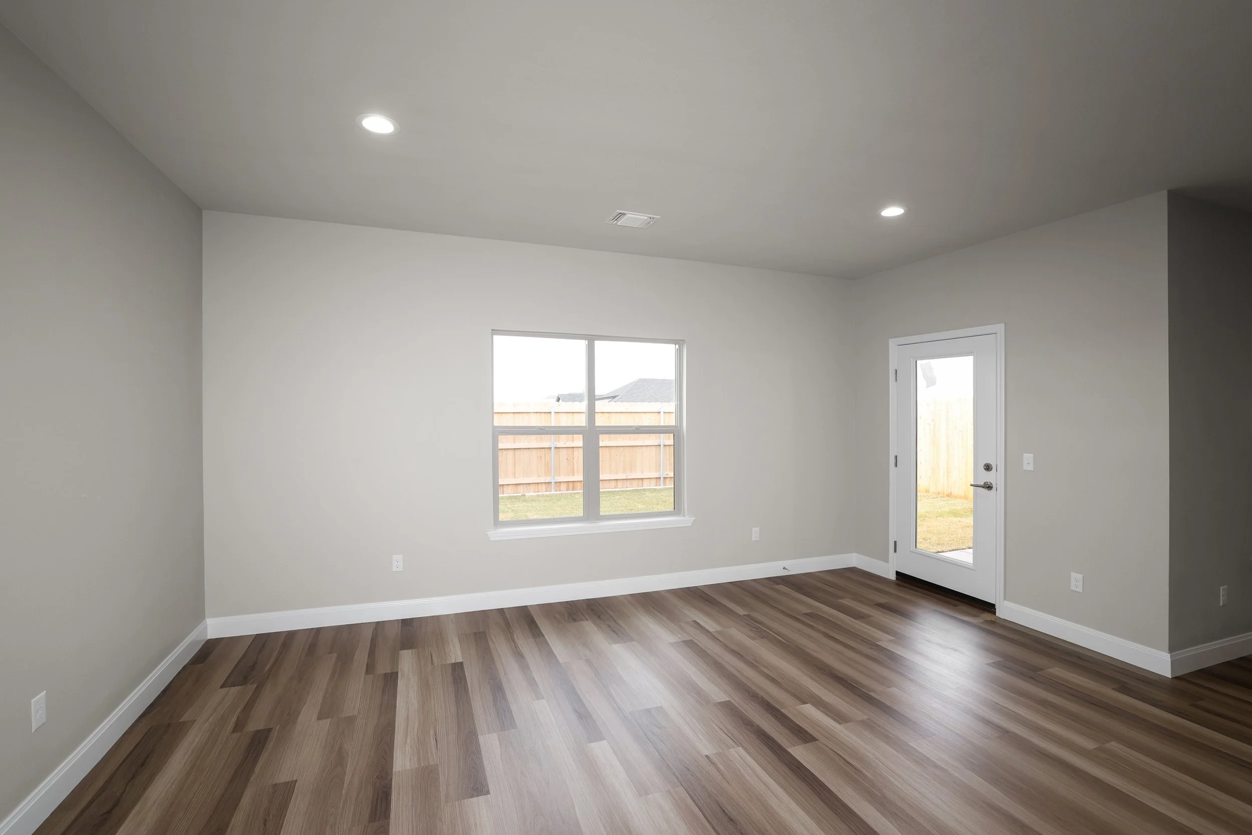 7-Dining Area.jpg