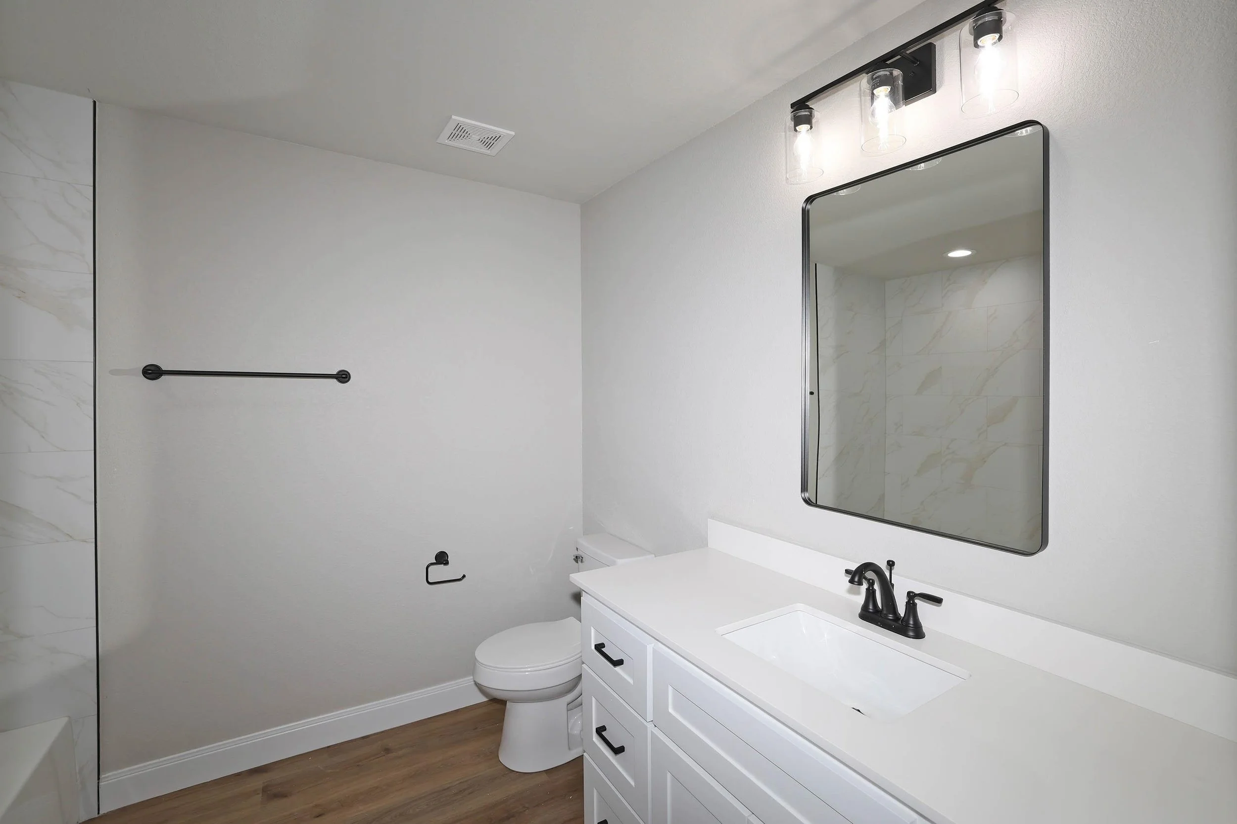 21-Bathroom.jpg
