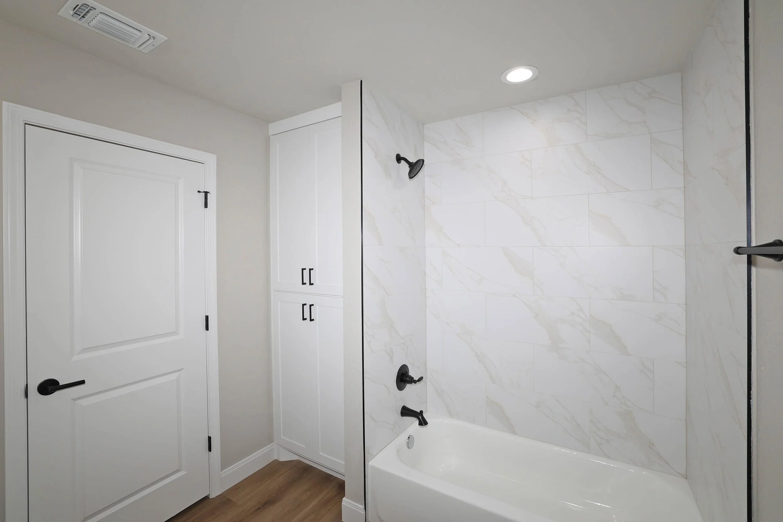 23-Bathroom.jpg
