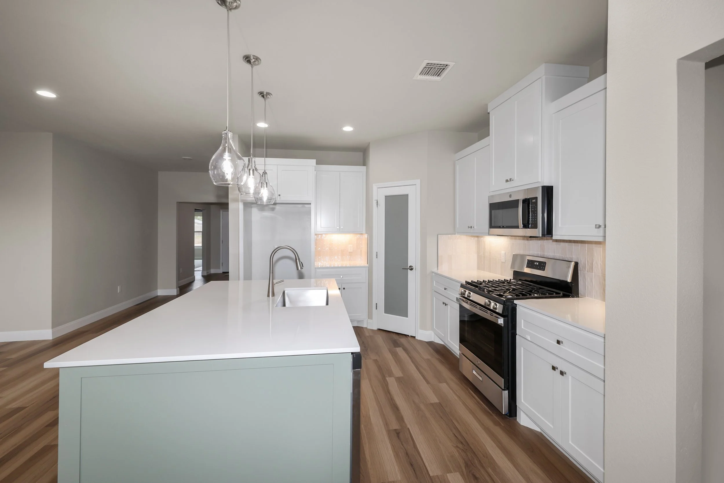 9-Kitchen.jpg