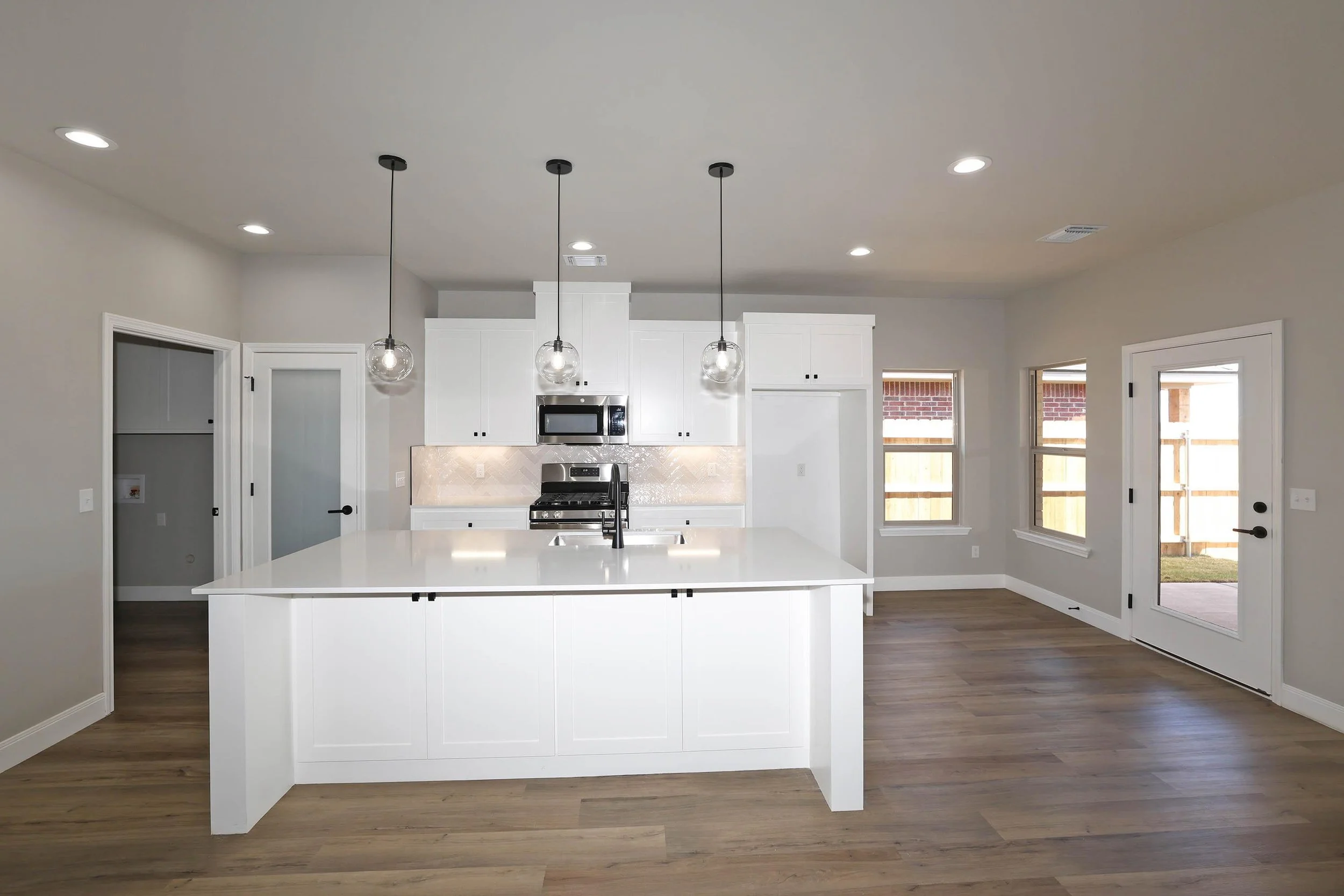8-Kitchen.jpg
