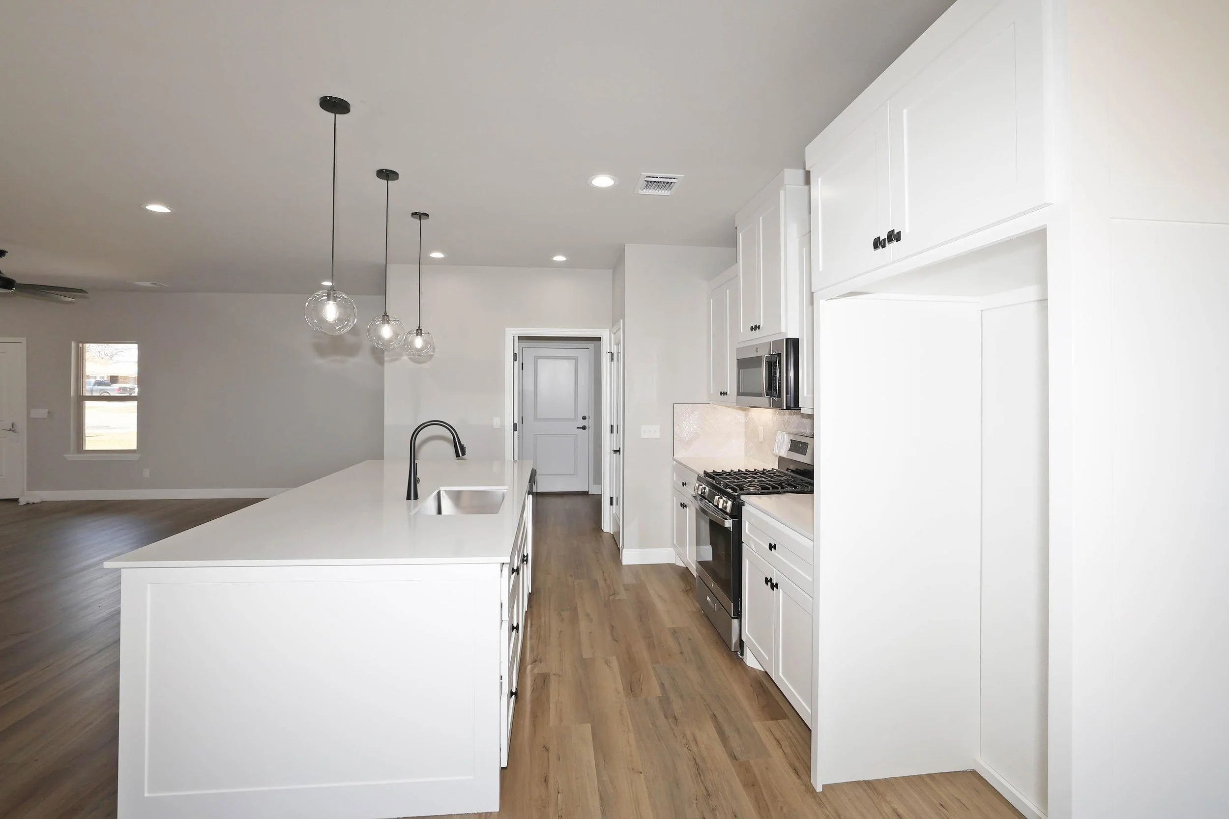 10-Kitchen.jpg