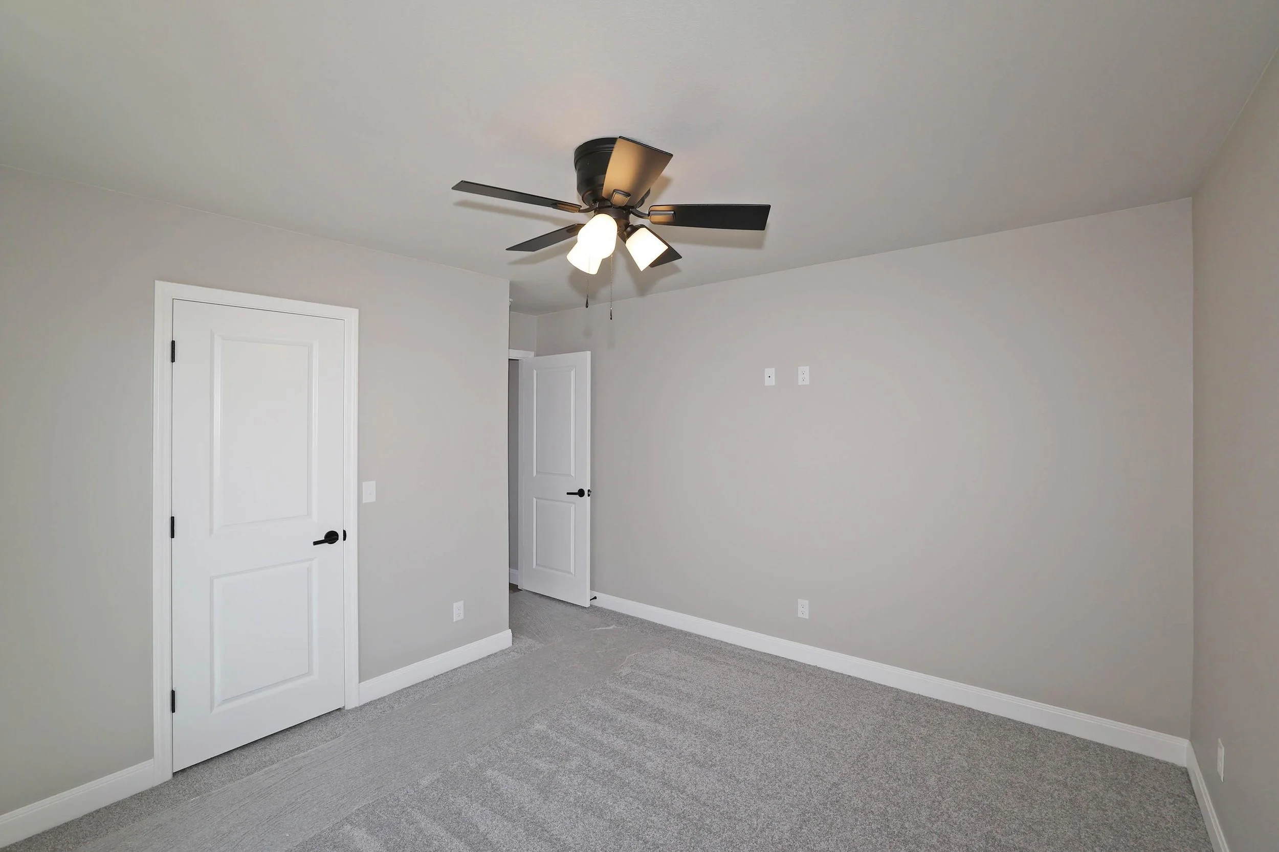 20-2nd Bedroom.jpg