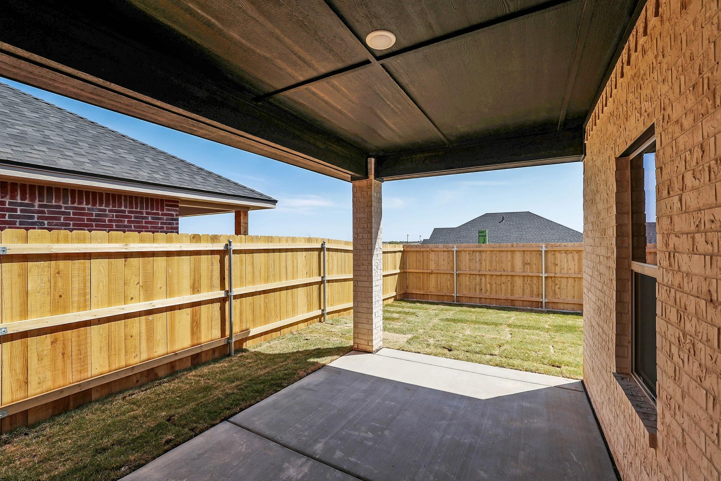 25-Back Patio.jpg