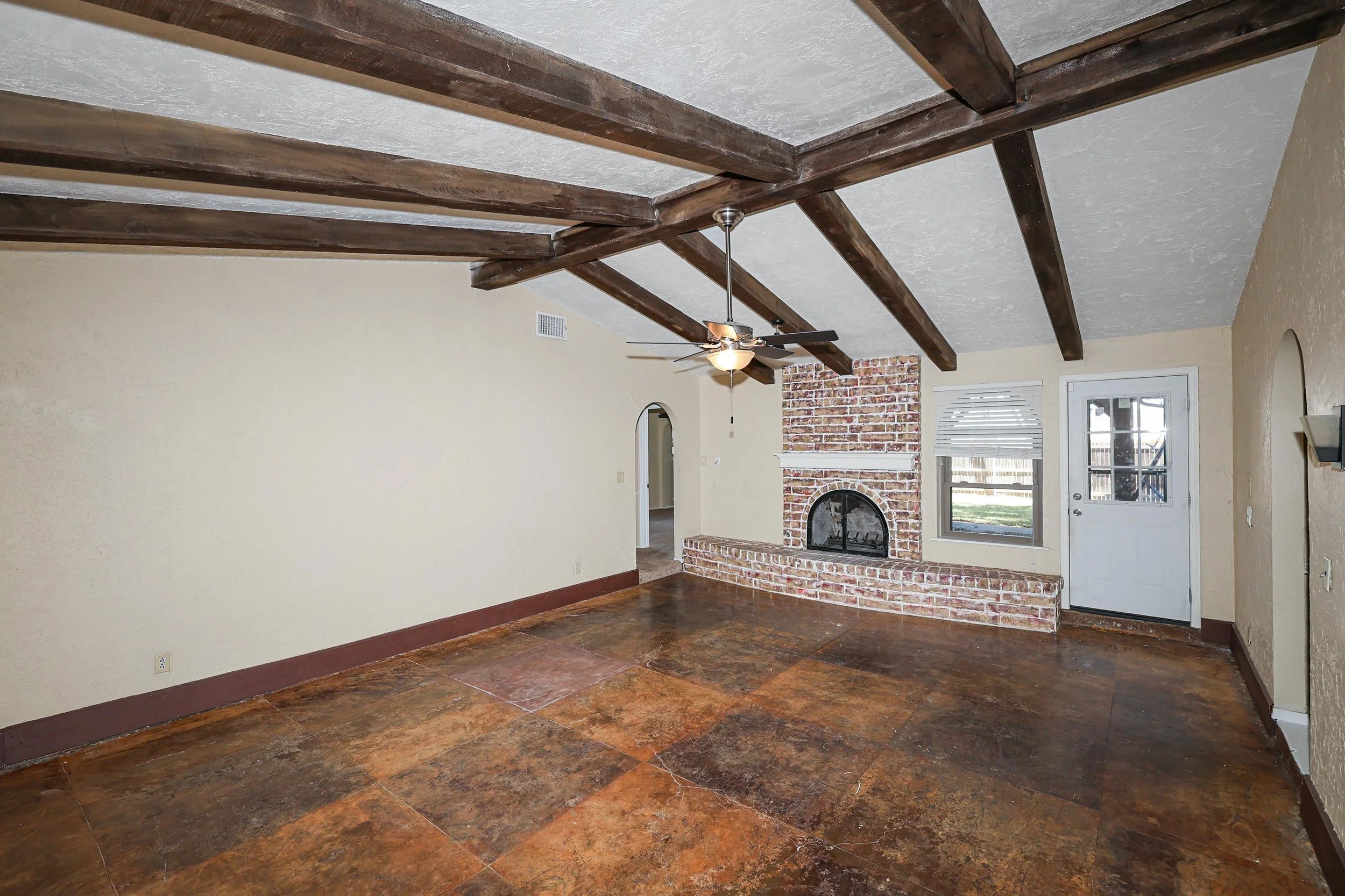 6-Living Area.jpg