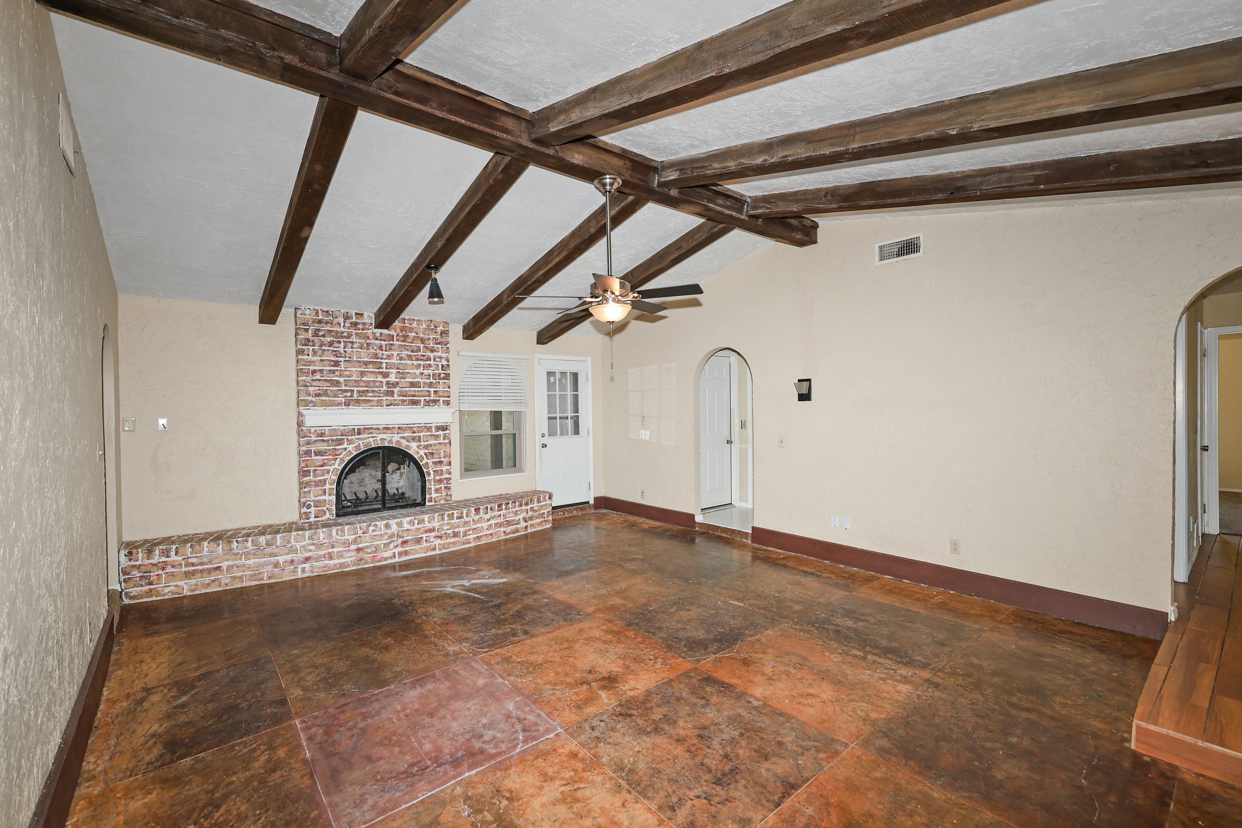 7-Living Area.jpg